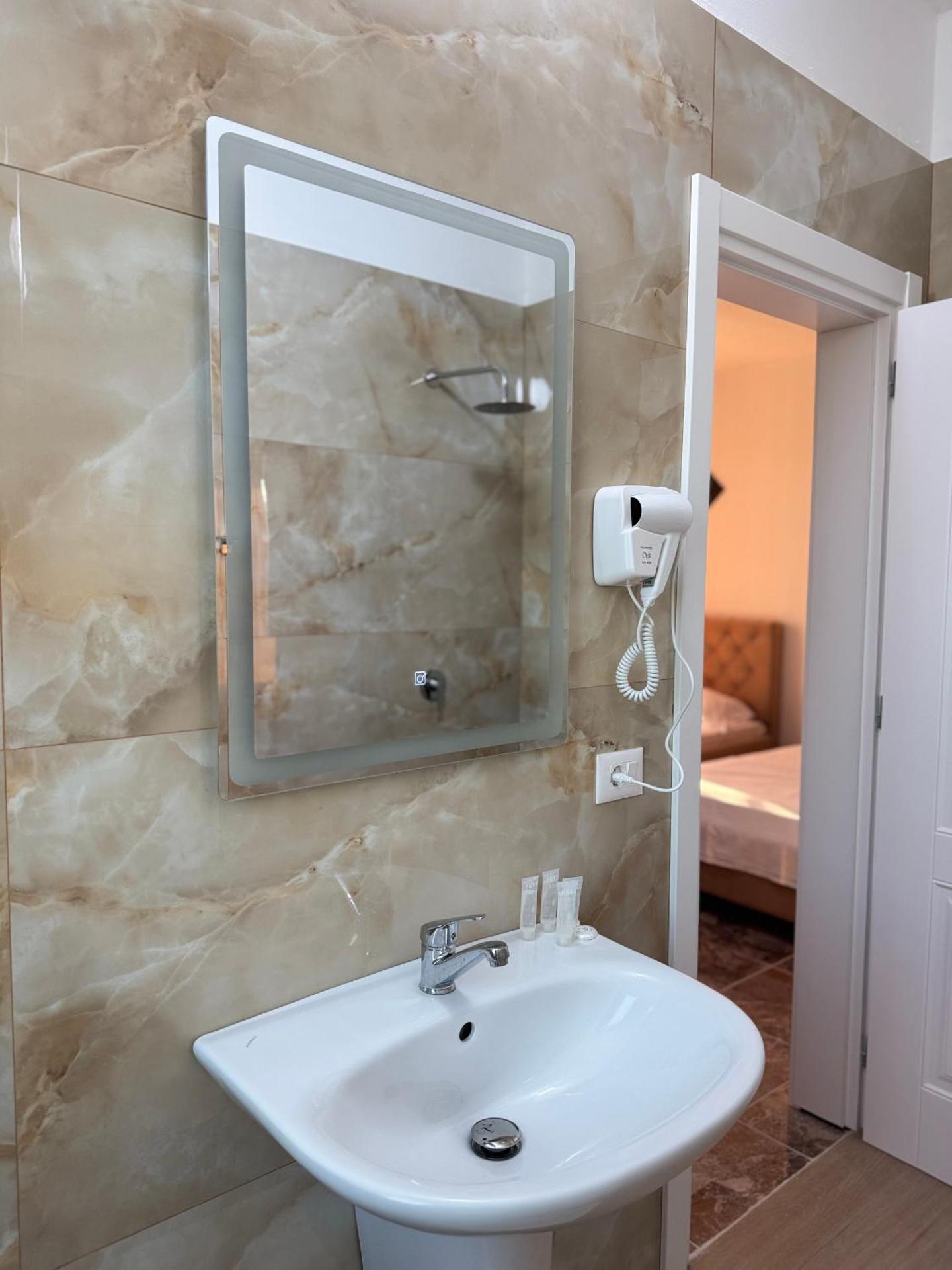 Aerostay Hotel - Photo 82