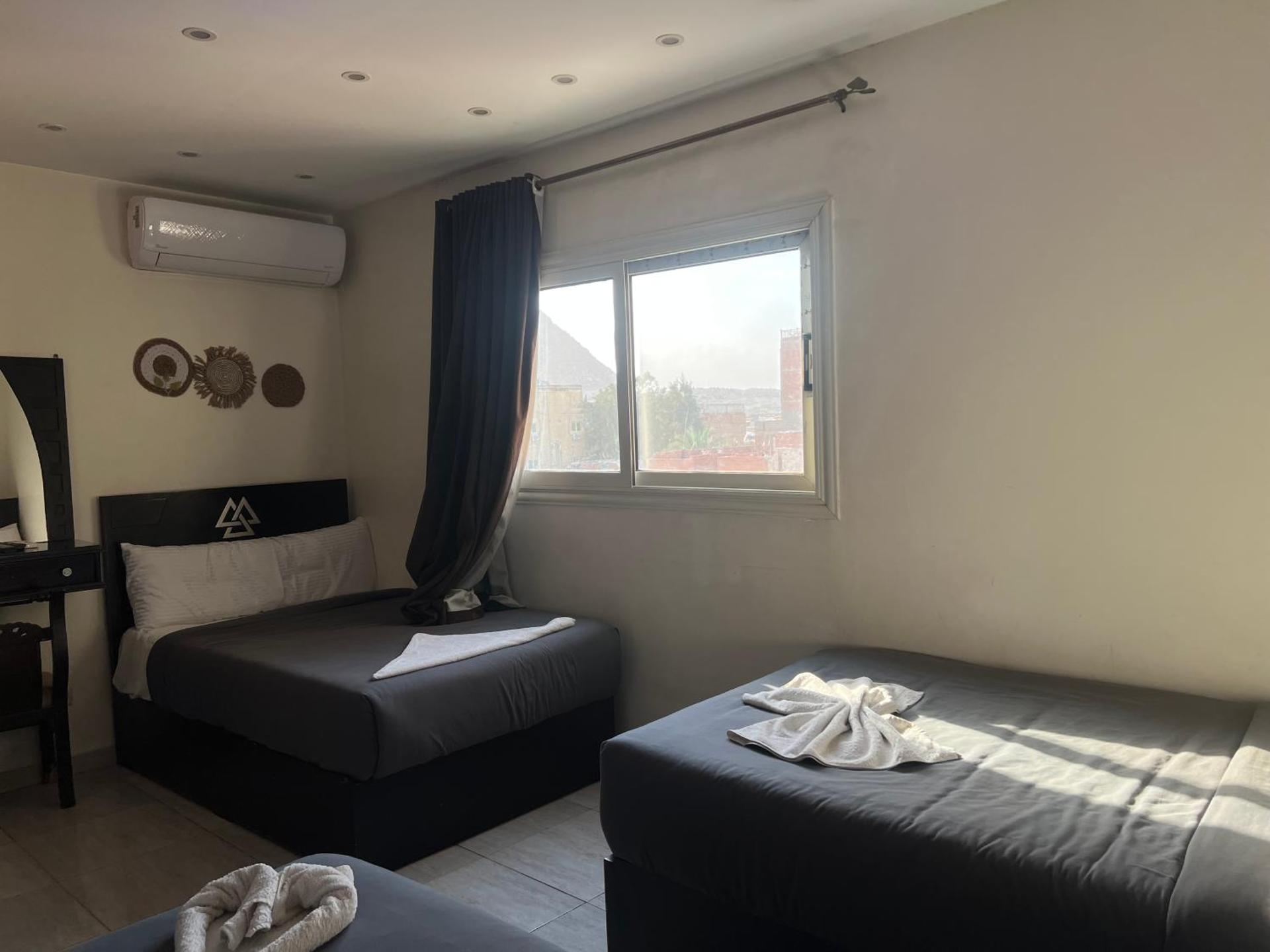 Osiris pyramids - Photo 45