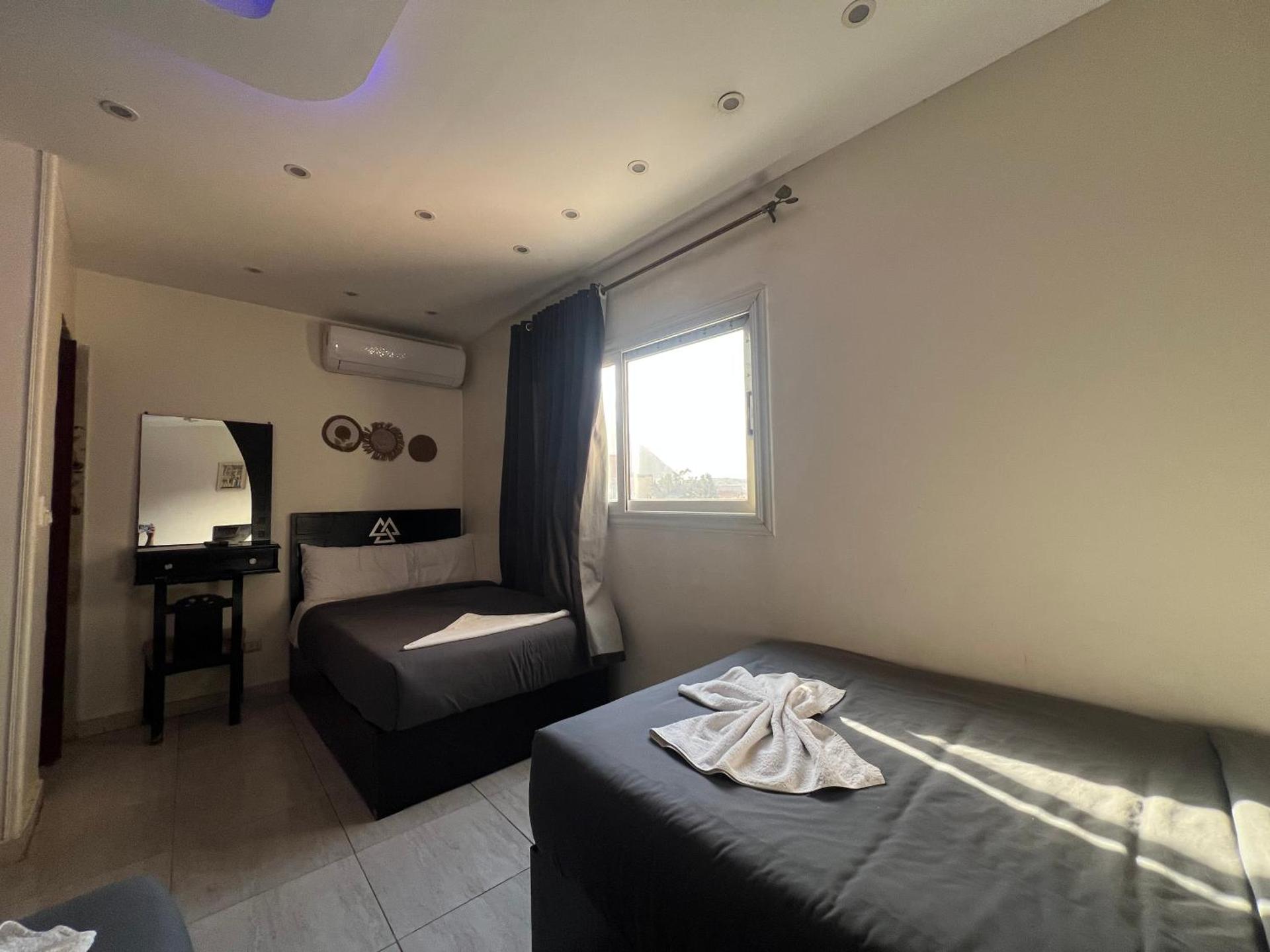 Osiris pyramids - Photo 47