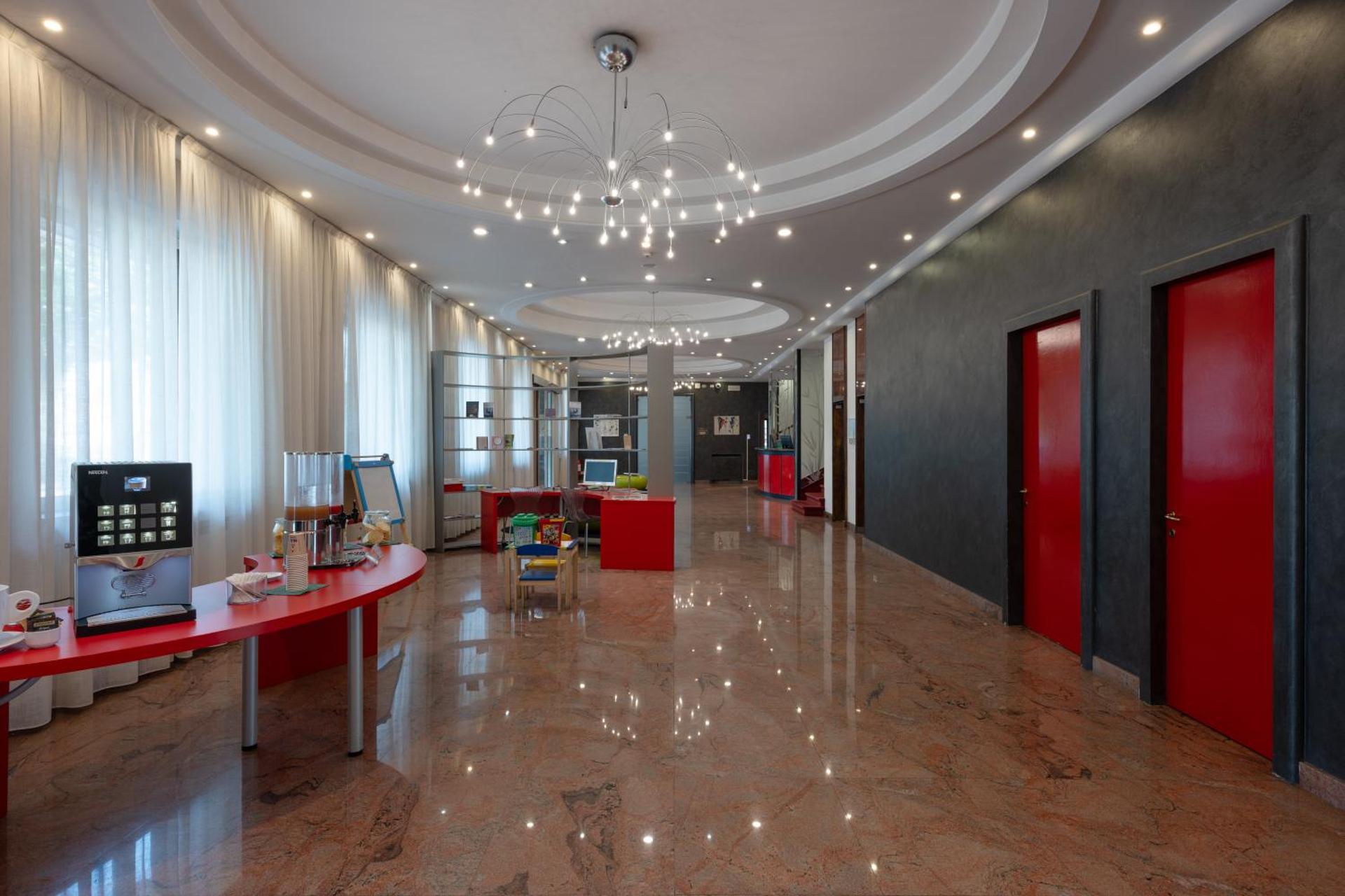 Hotel Toscanini - Photo 20