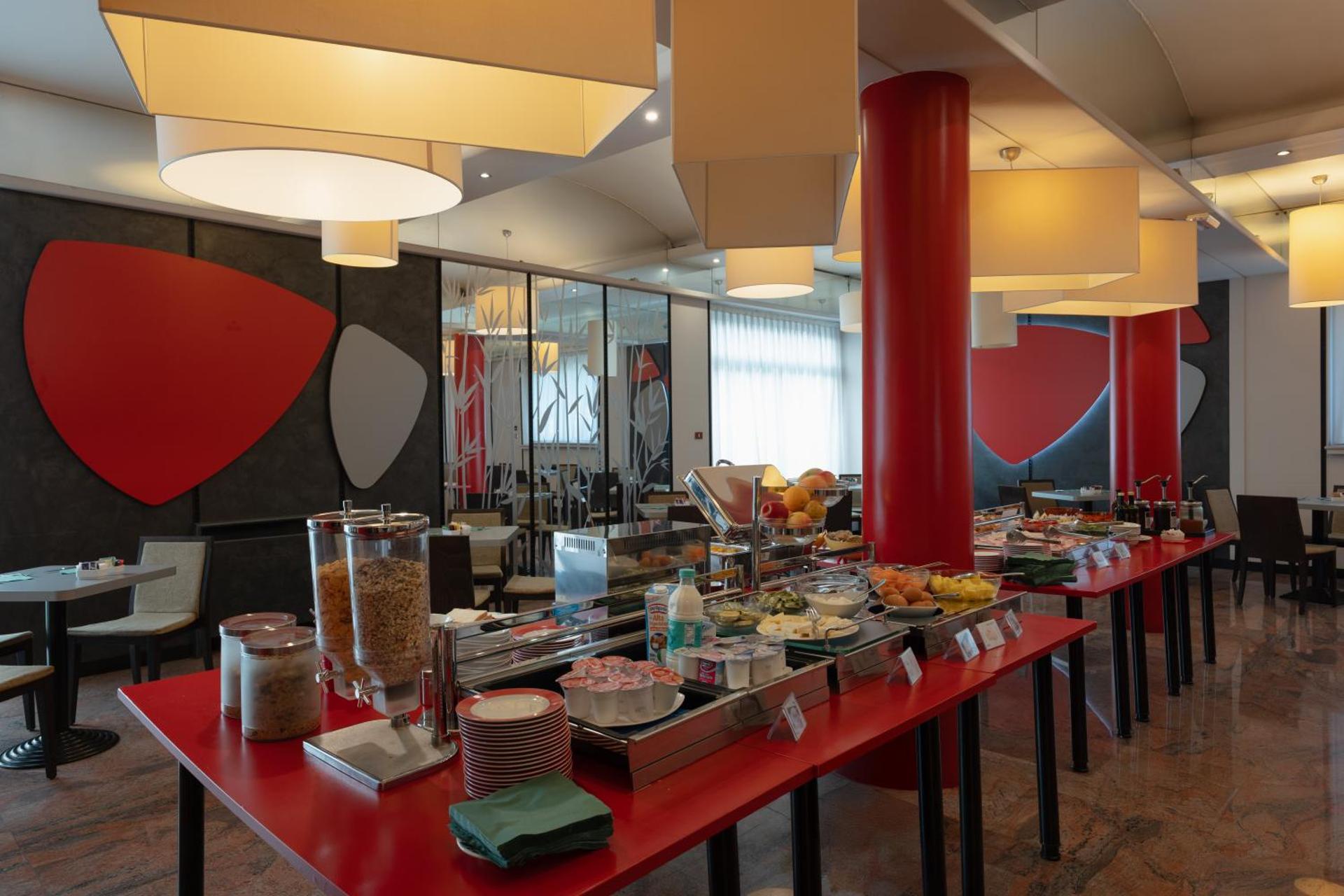Hotel Toscanini - Photo 10