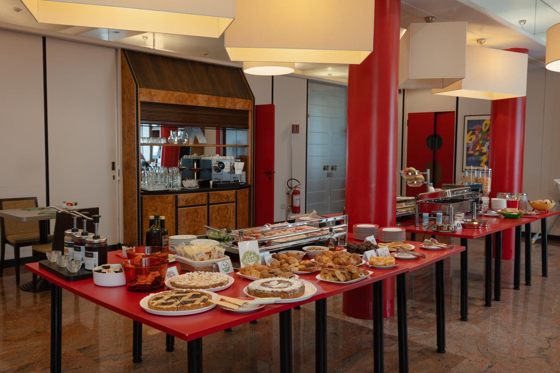 Hotel Toscanini - Photo 9