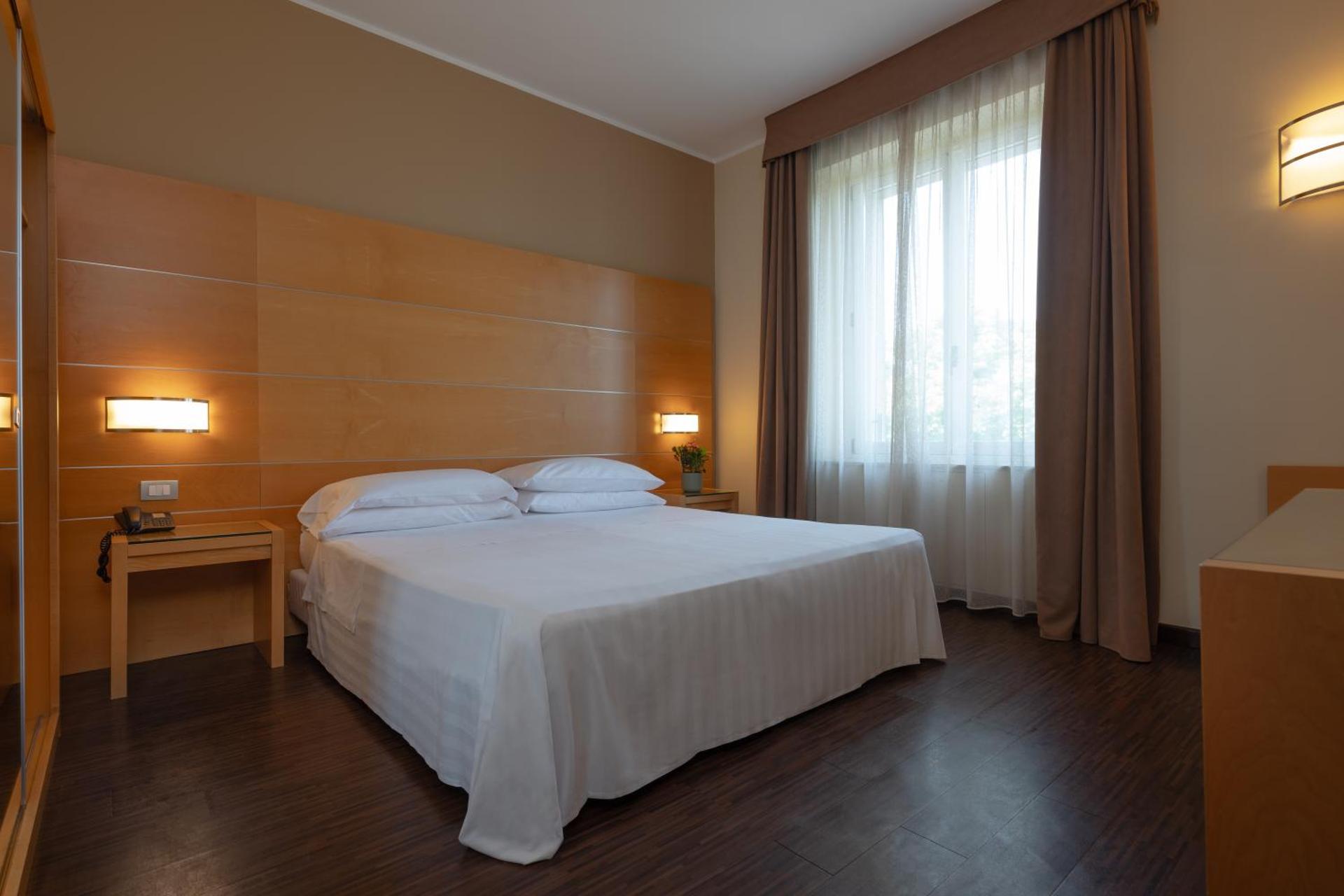 Hotel Toscanini - Photo 26