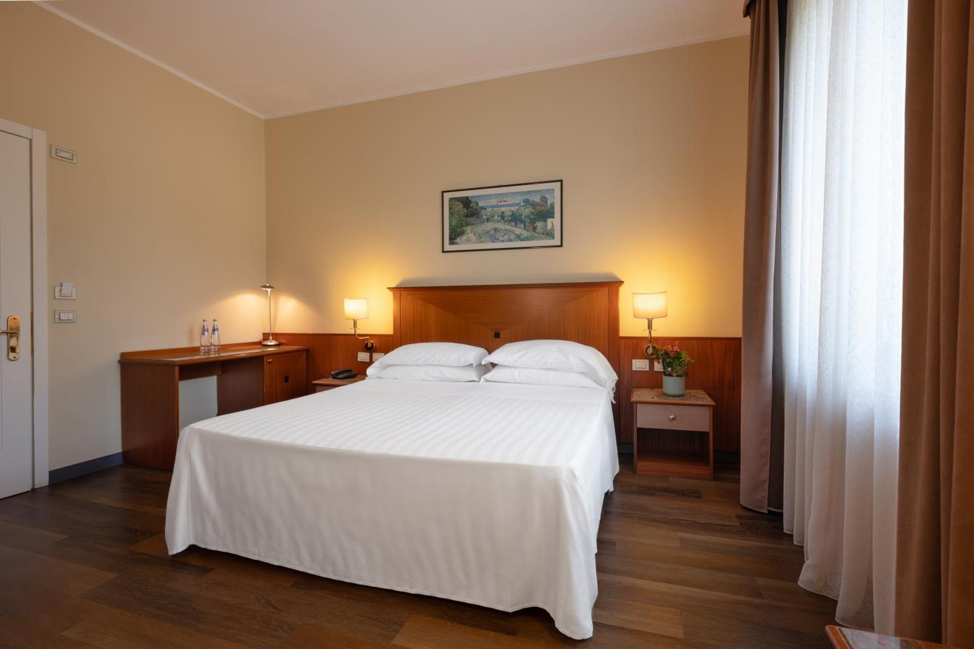 Hotel Toscanini - Photo 7