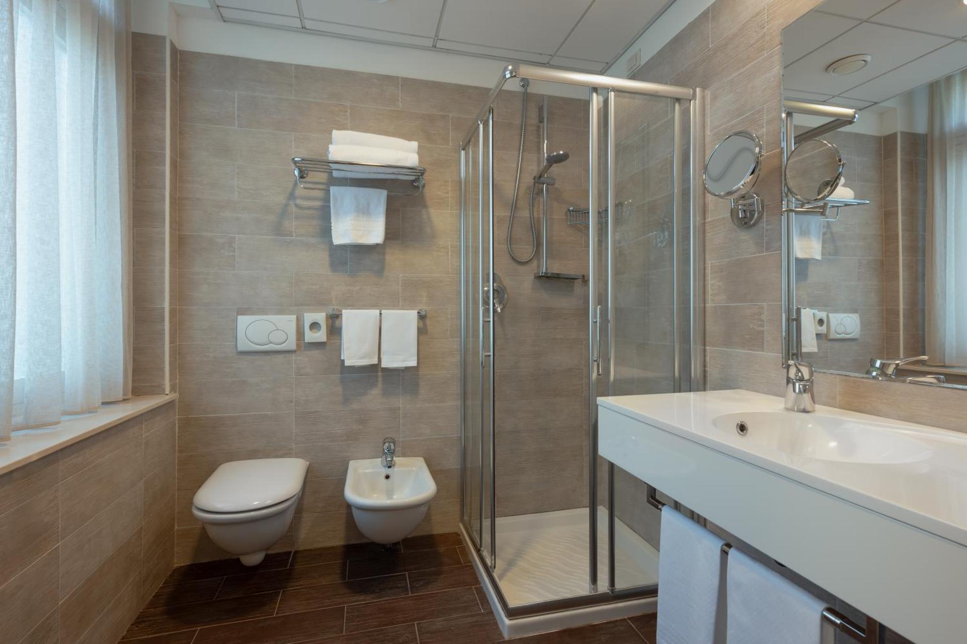 Hotel Toscanini - Photo 23