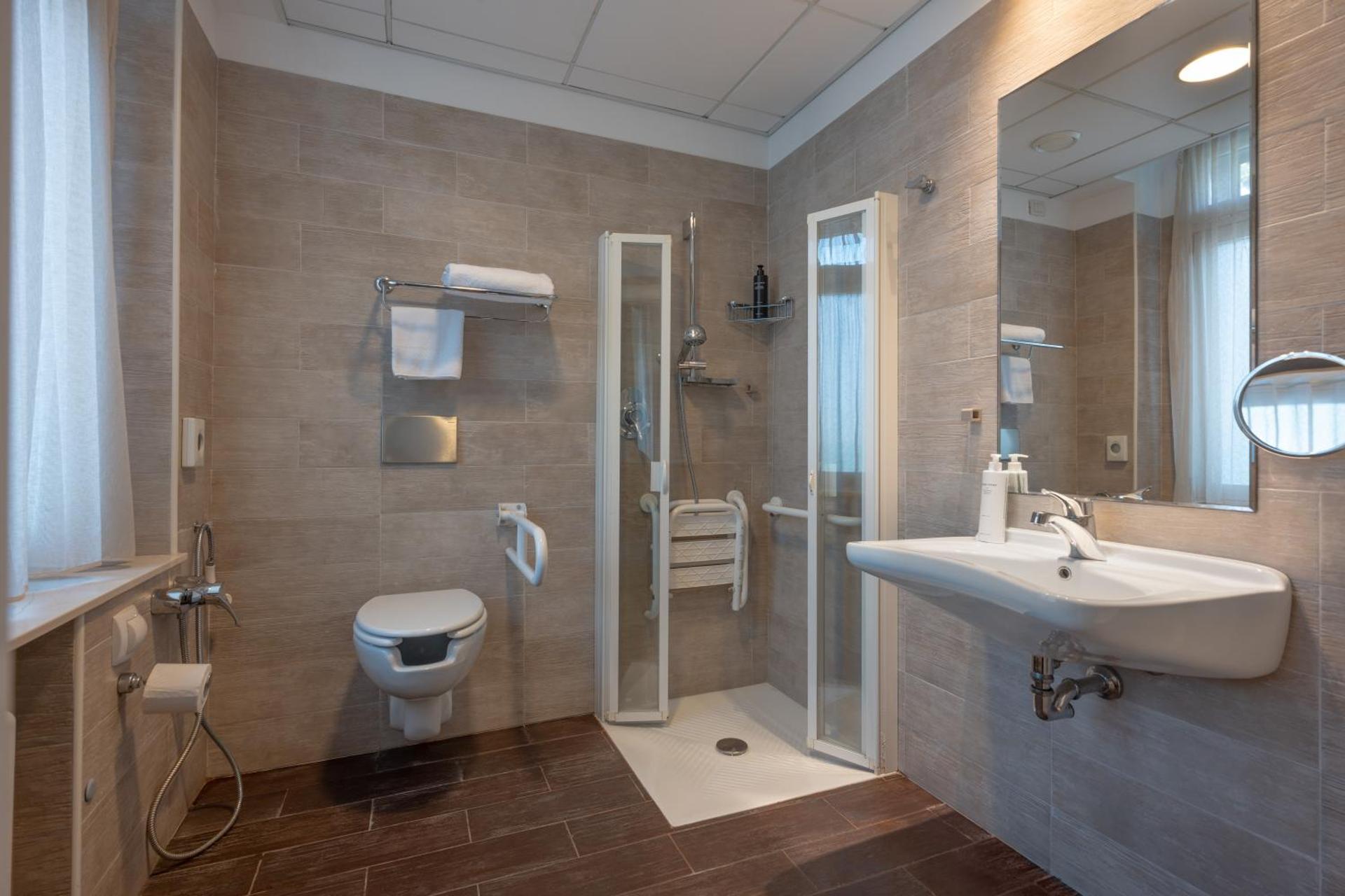 Hotel Toscanini - Photo 24