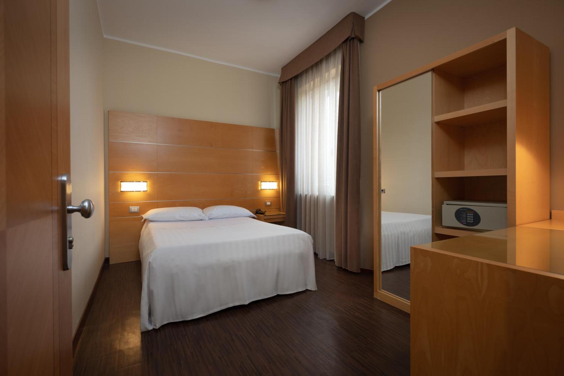 Hotel Toscanini - Photo 28
