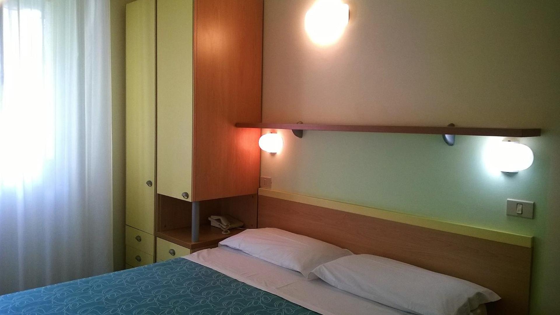 Hotel Capri - Photo 20