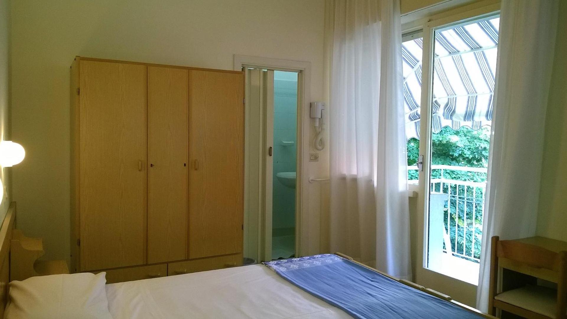 Hotel Capri - Photo 8