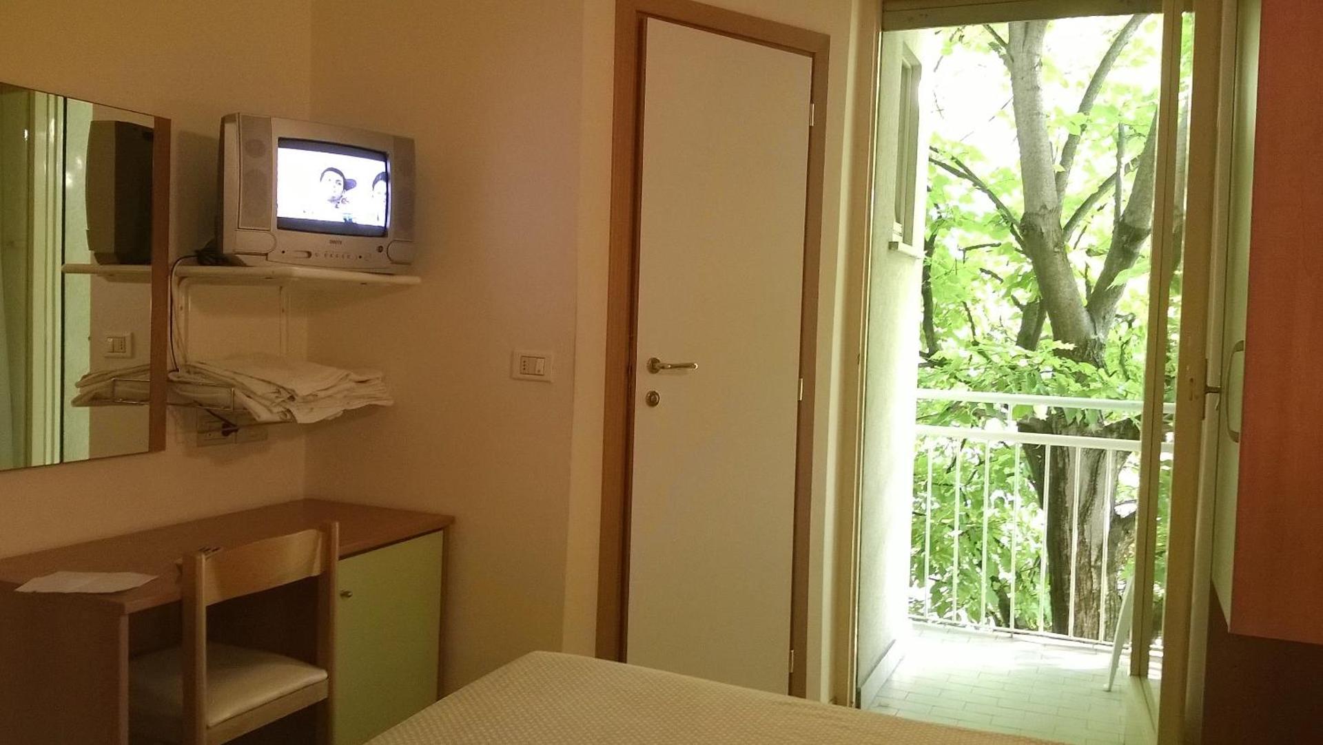 Hotel Capri - Photo 19