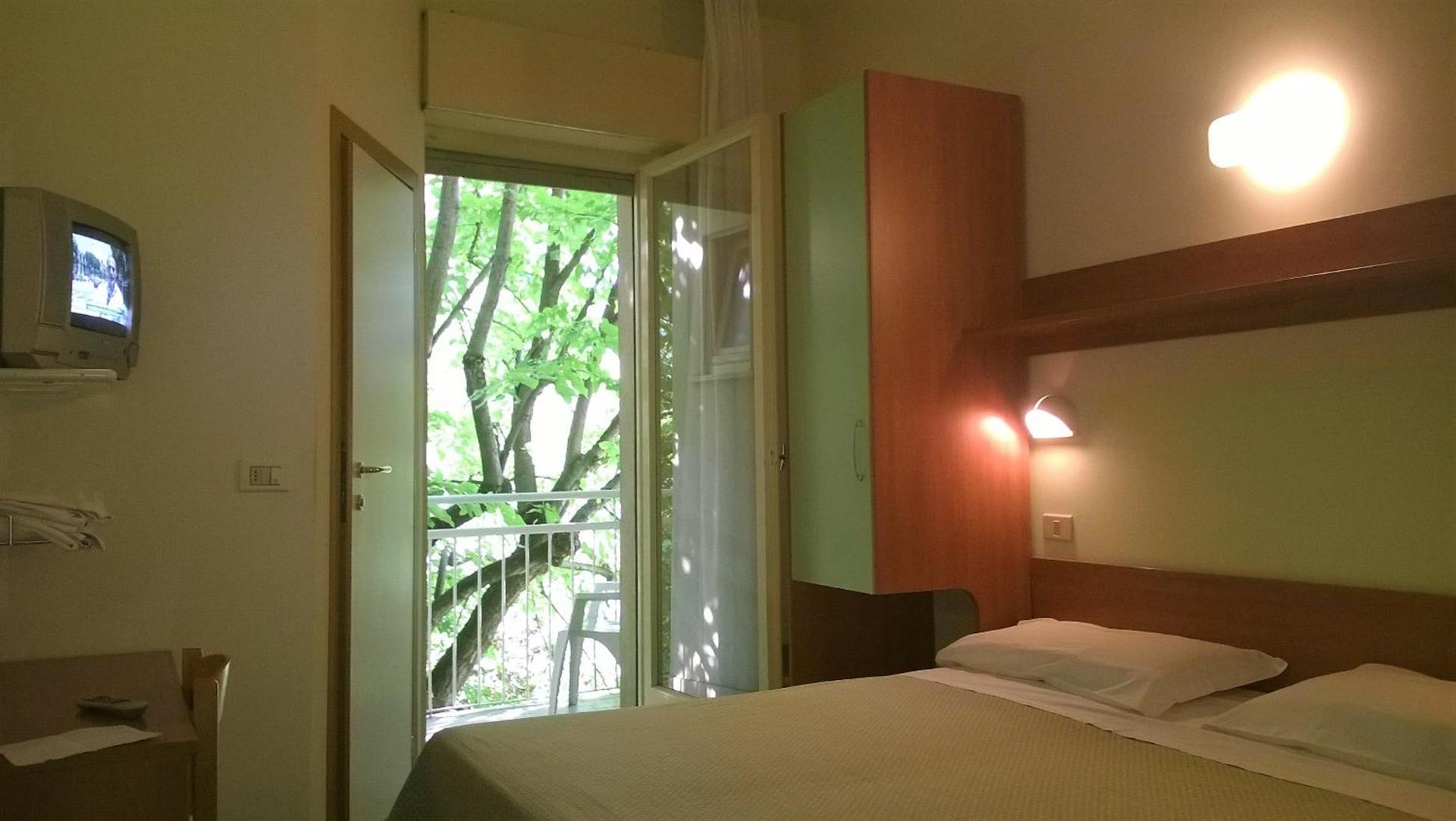 Hotel Capri - Photo 23