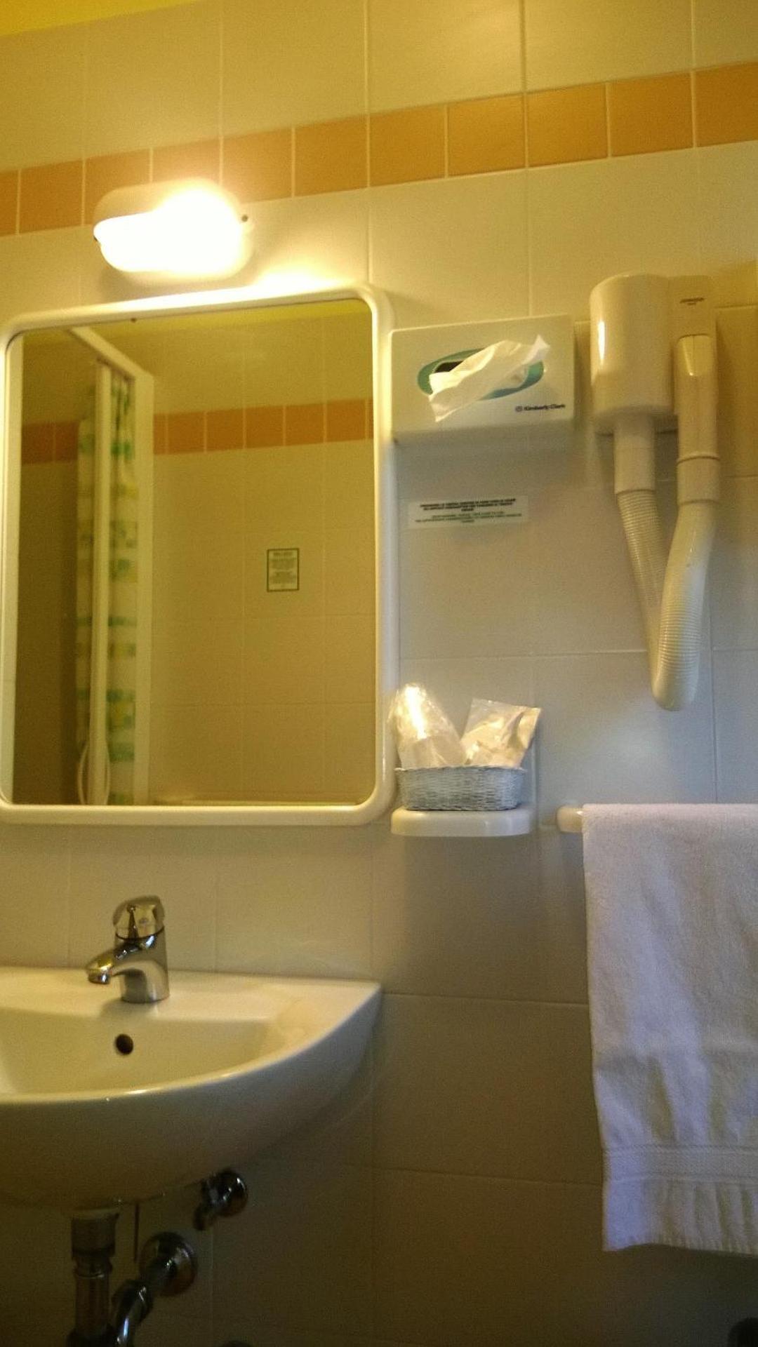 Hotel Capri - Photo 5