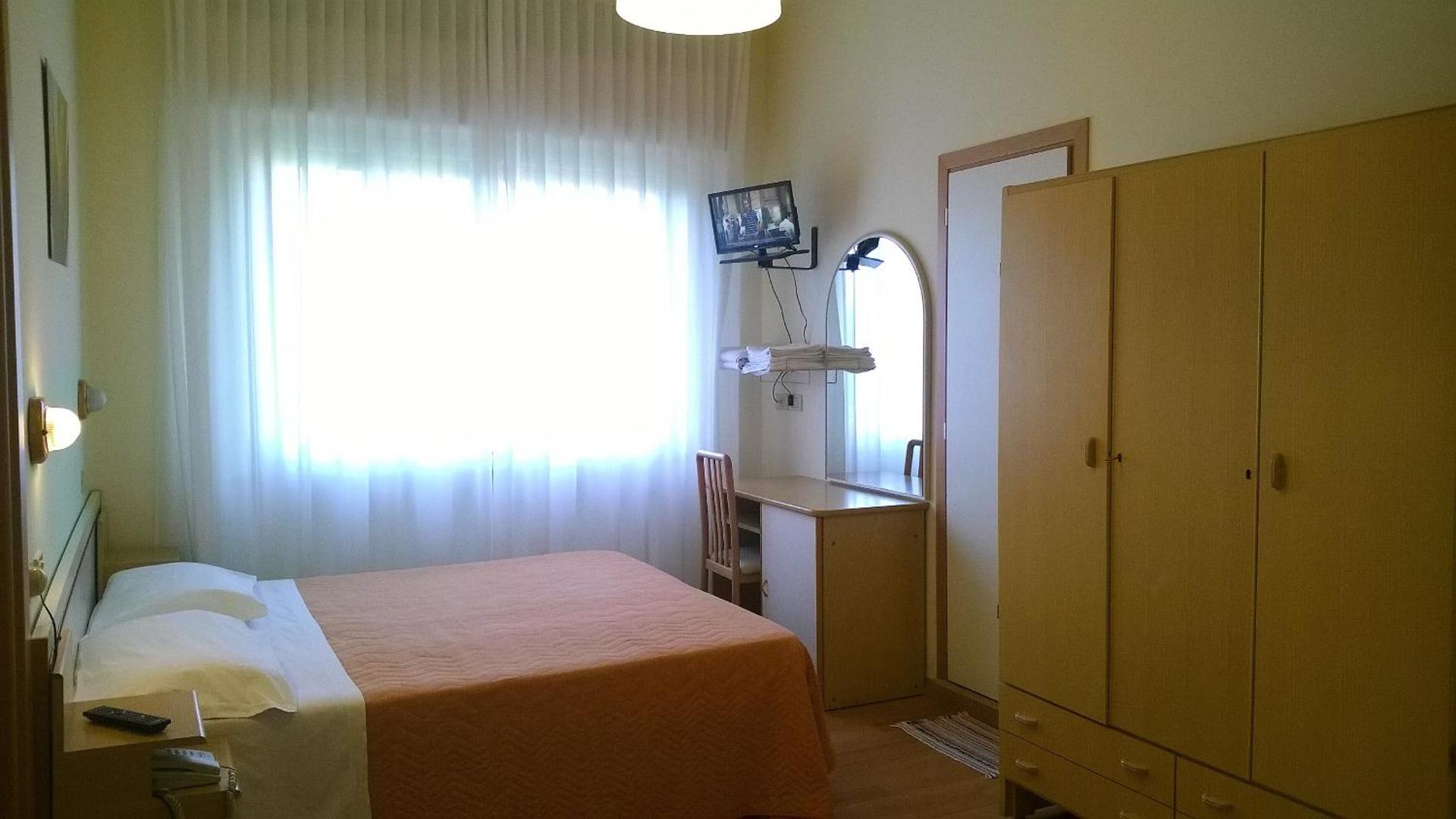 Hotel Capri - Photo 14