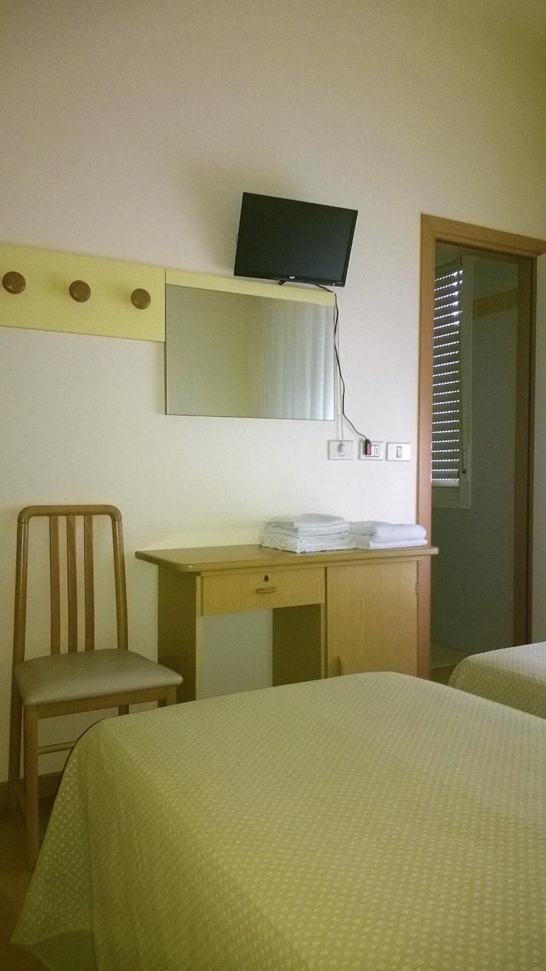 Hotel Capri - Photo 12