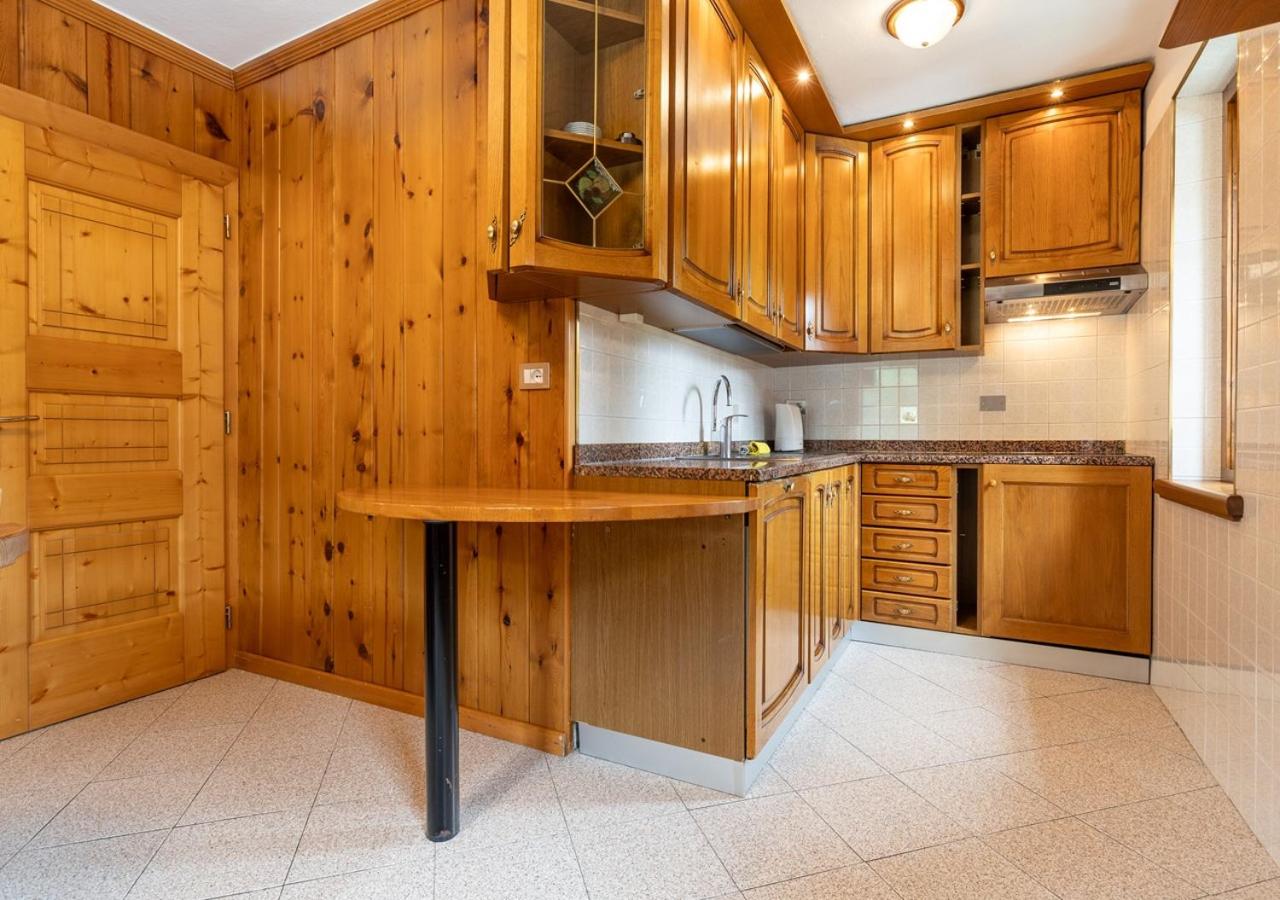 Four-Bedroom Apartment - Photo 2