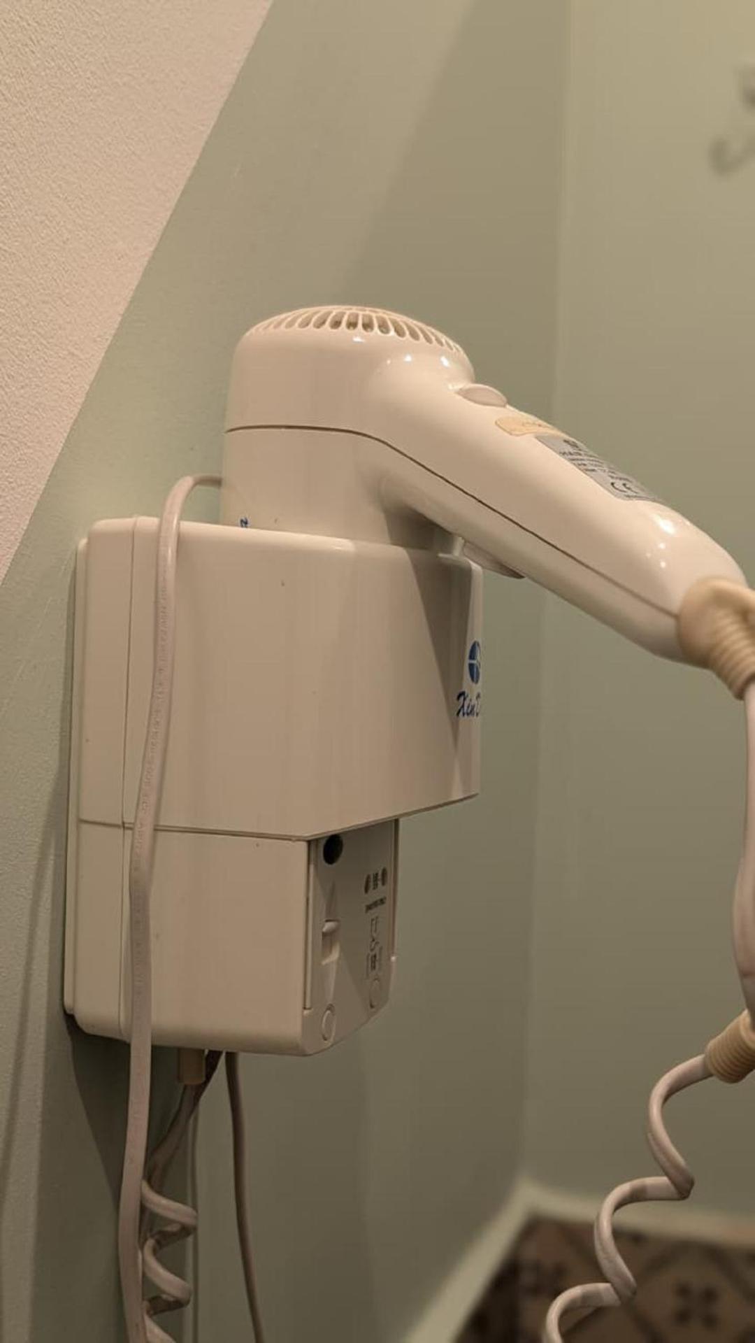 Hostify Hostel - Photo 27