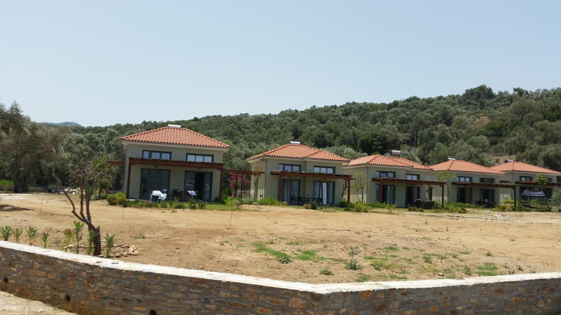 Thea Houses - Photo 15