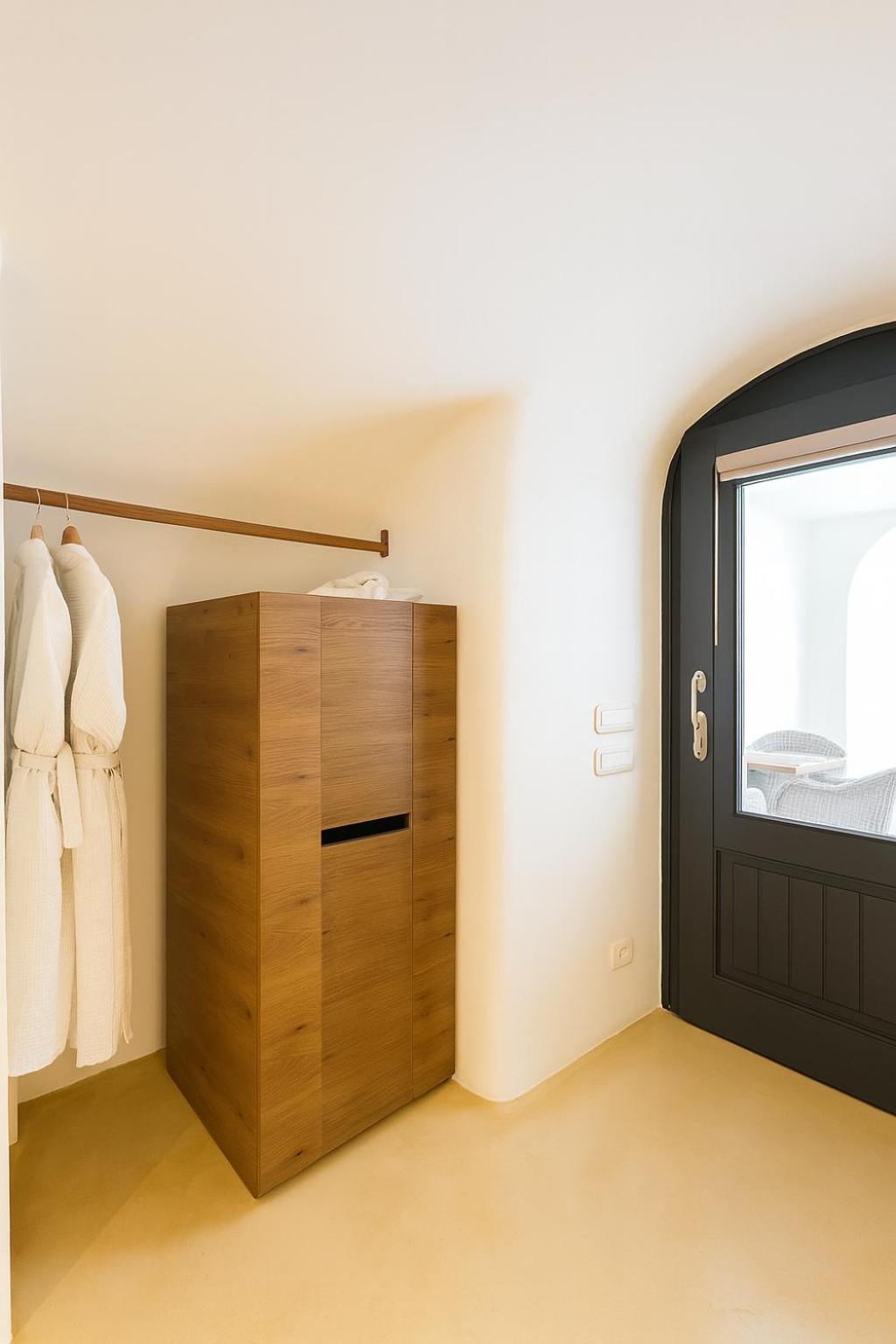 Chic Hotel Santorini - Photo 37