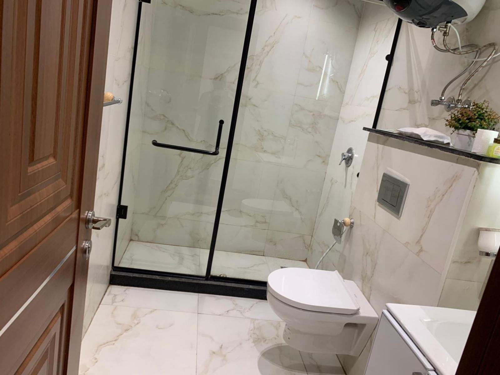 Roone pyramids view inn - Photo 107