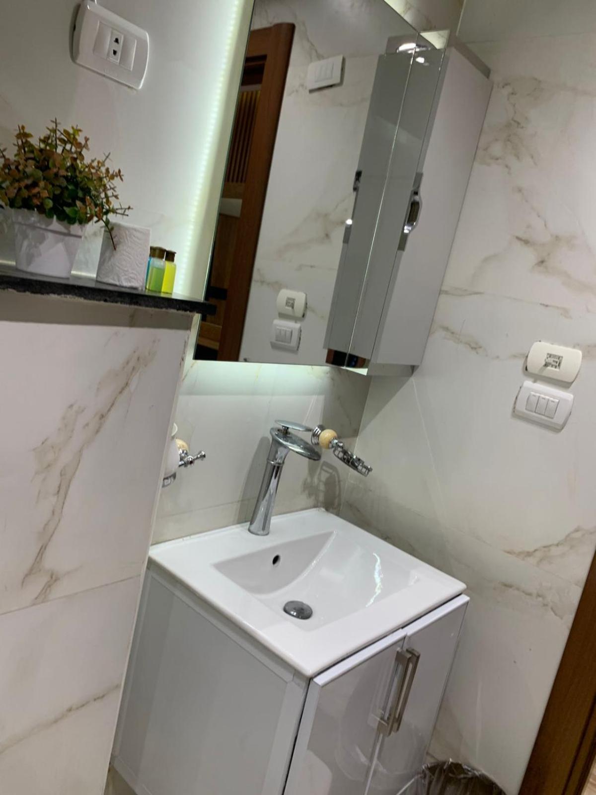 Roone pyramids view inn - Photo 108