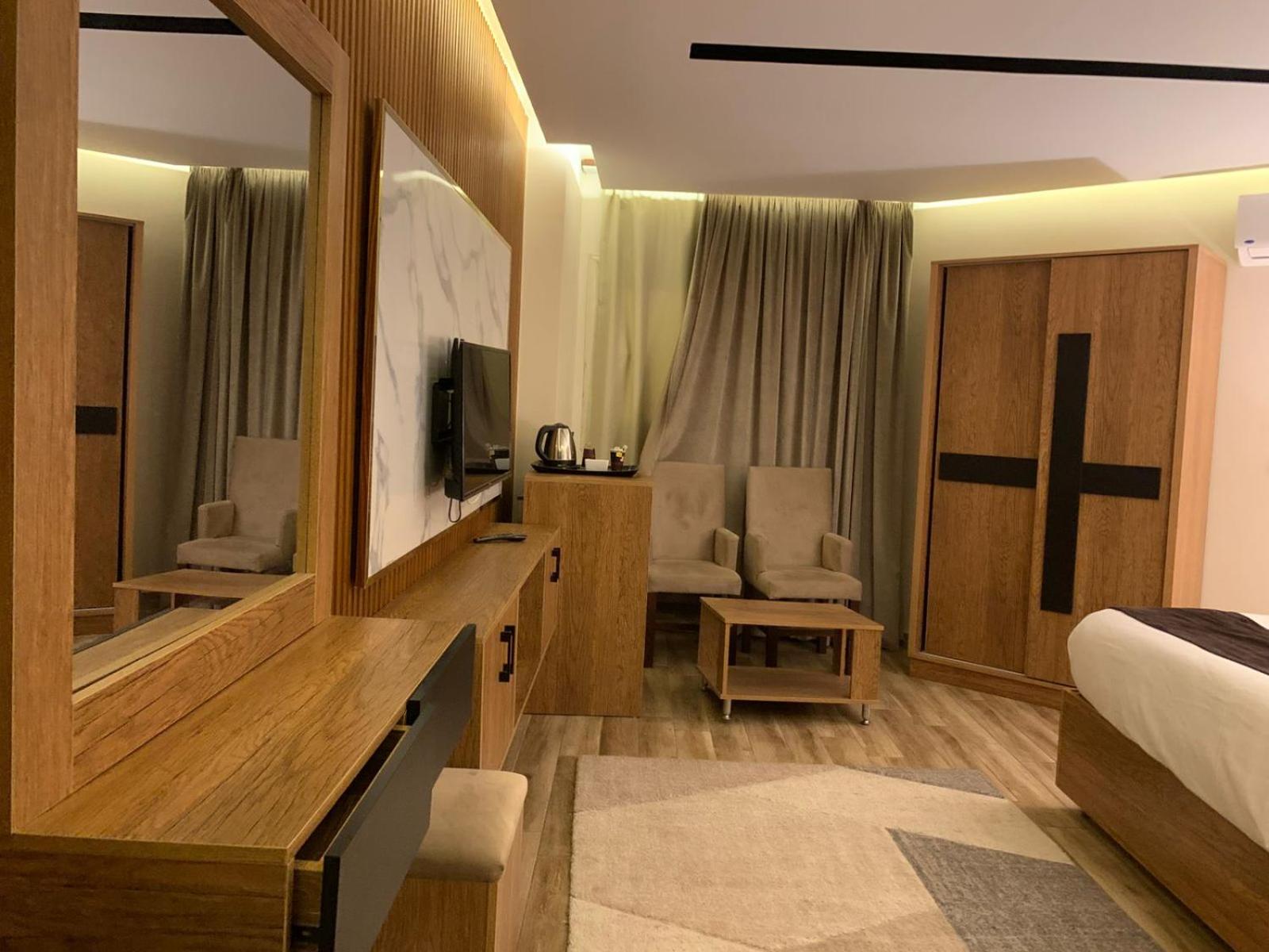 Roone pyramids view inn - Photo 111