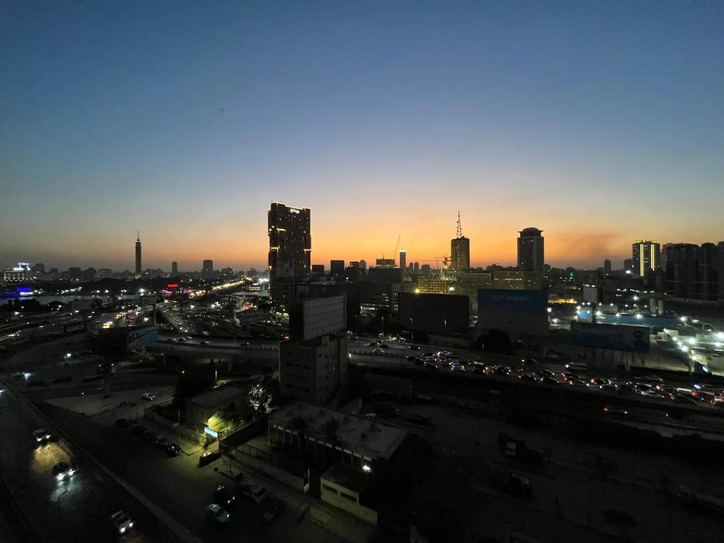 Cozy bedroom overlooking downtown & the Nile - Photo 8