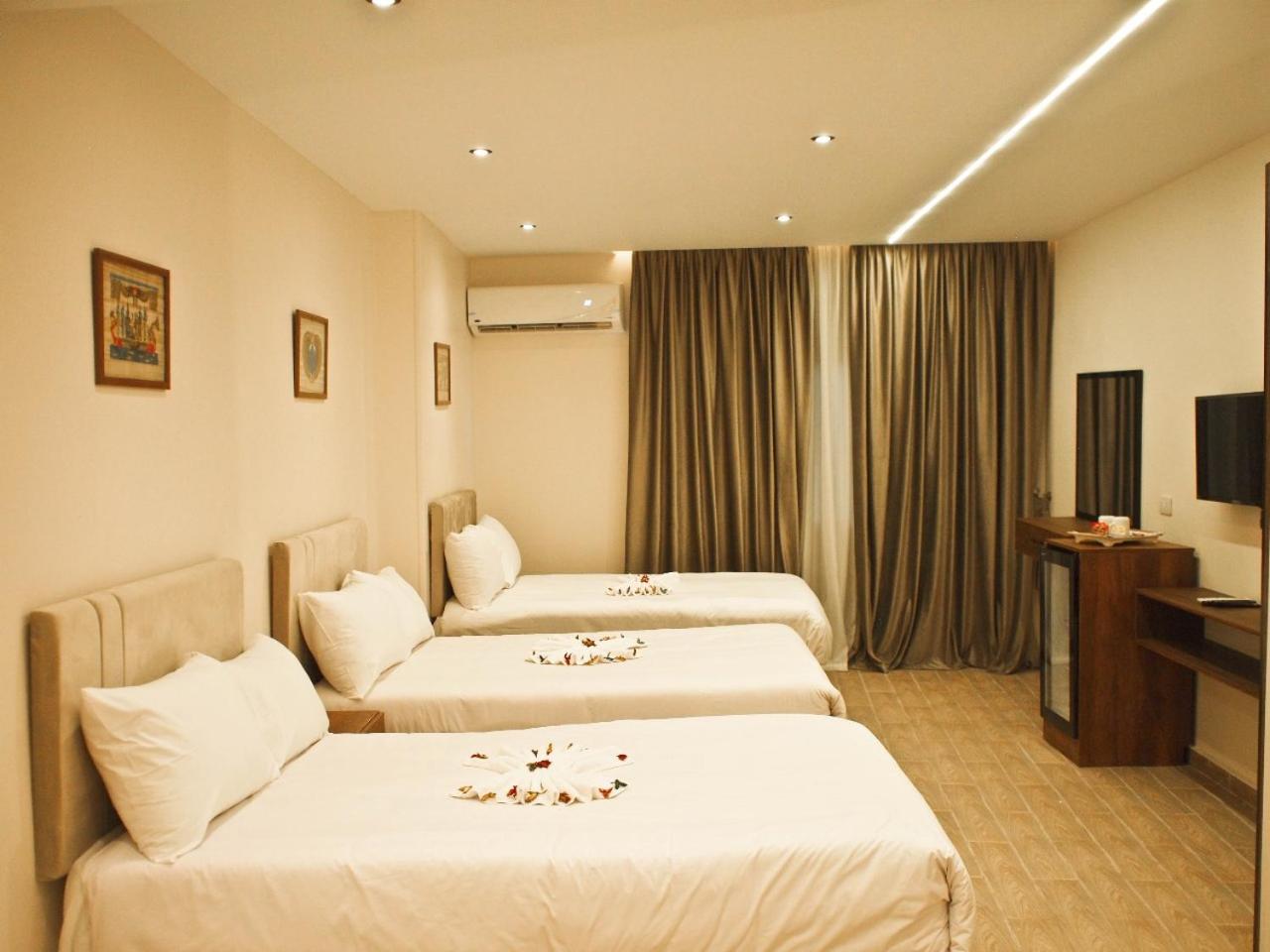 New Galleria Pyramids view inn - Photo 17