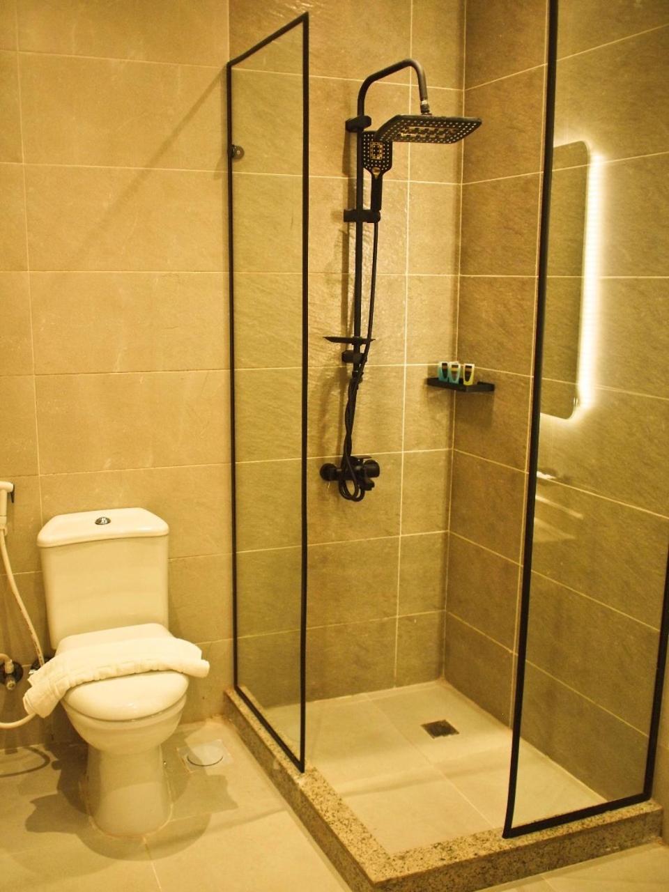 New Galleria Pyramids view inn - Photo 57