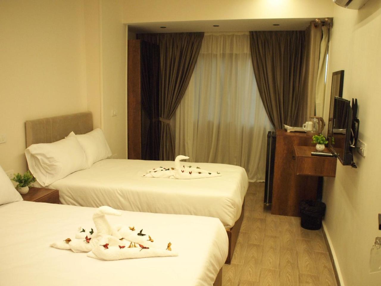 New Galleria Pyramids view inn - Photo 58