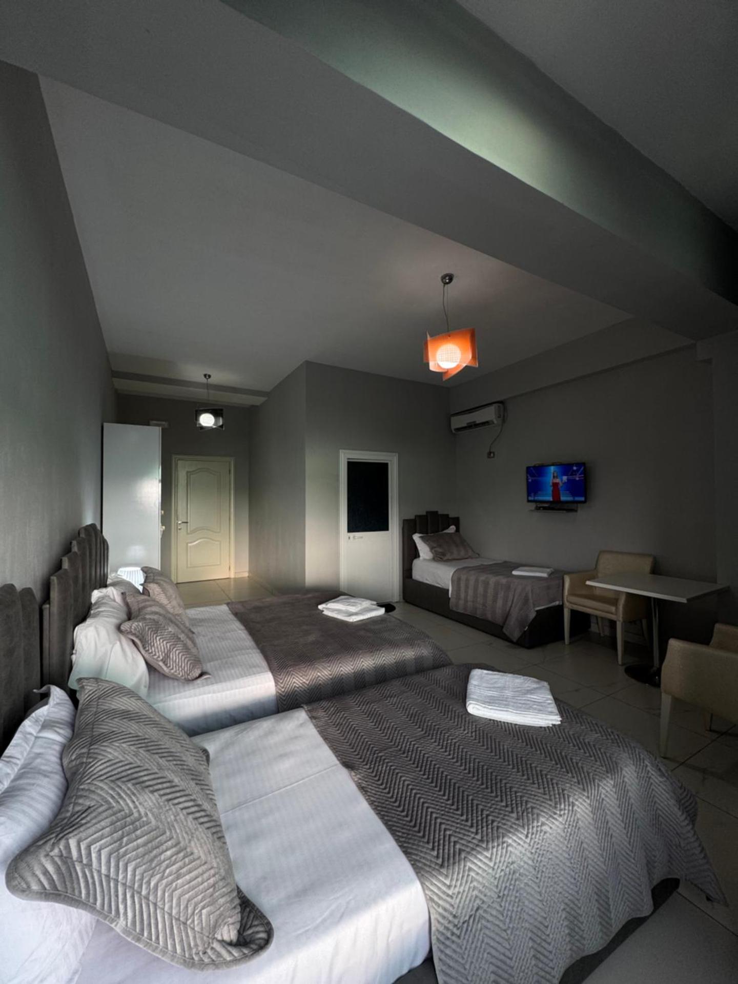 Grand Hotel Gjyshi - Photo 9