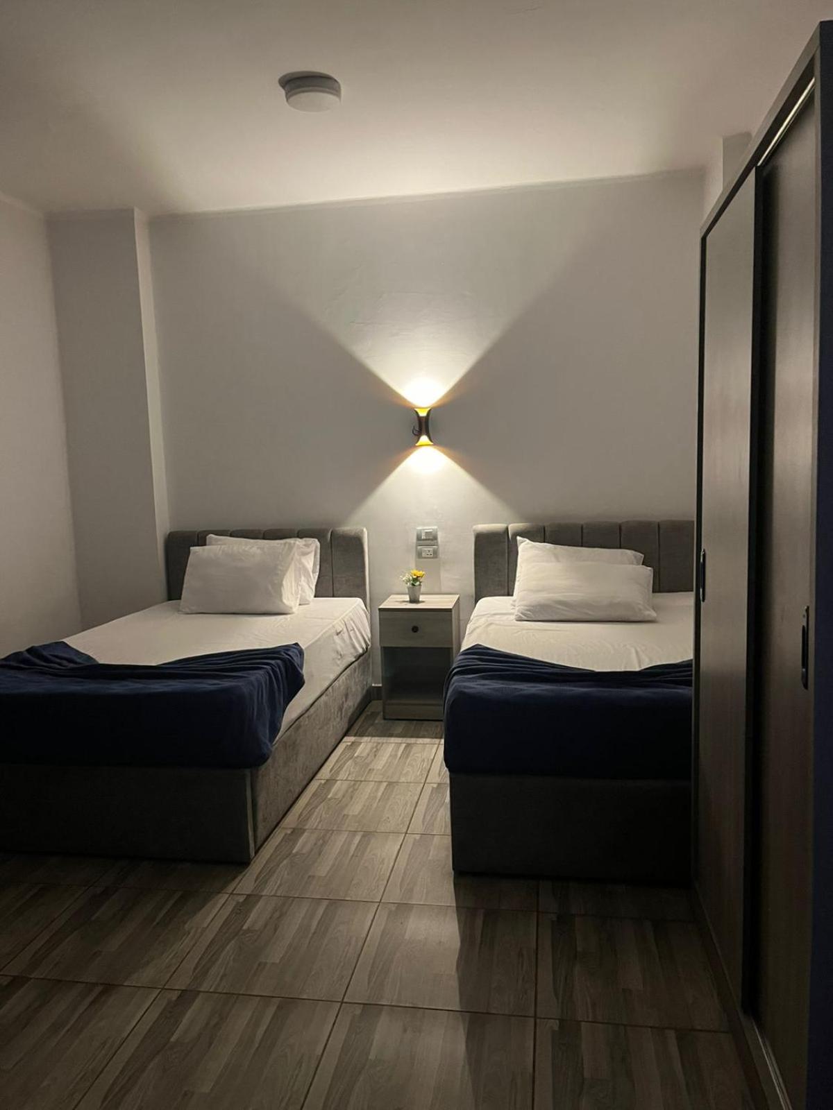 Twin Room with Balcony - Photo 4