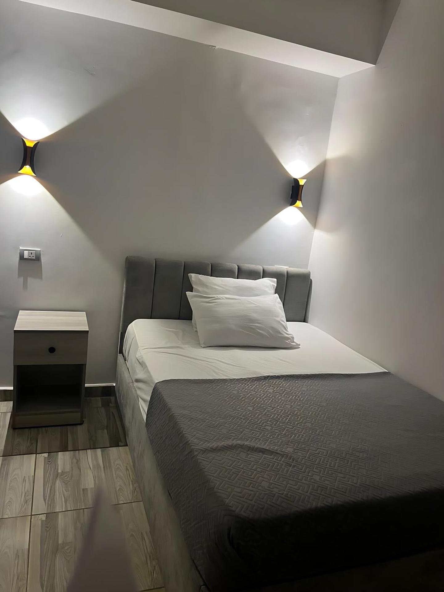 Deluxe King Room - Photo 2