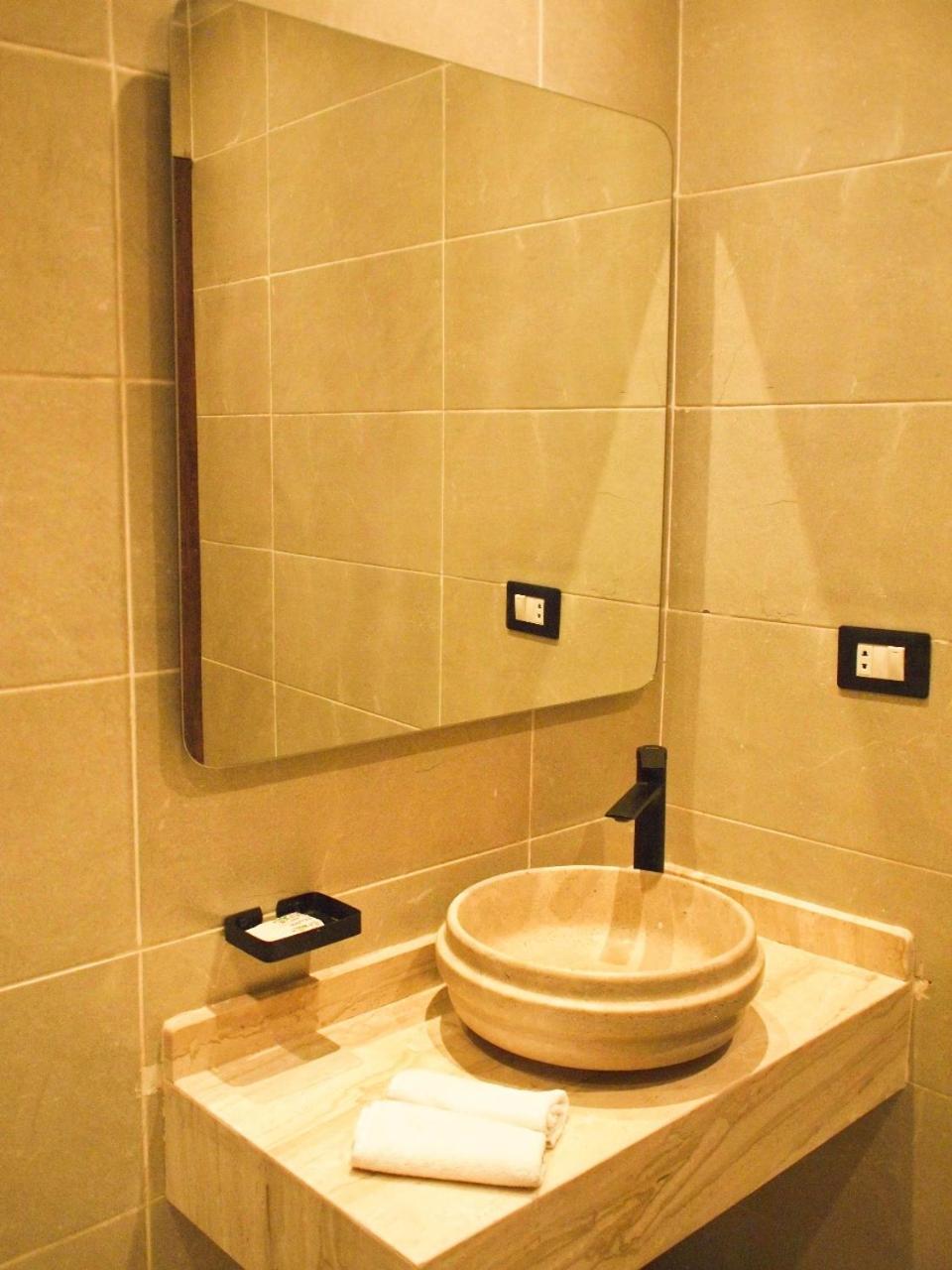 New Galleria Pyramids view inn - Photo 55