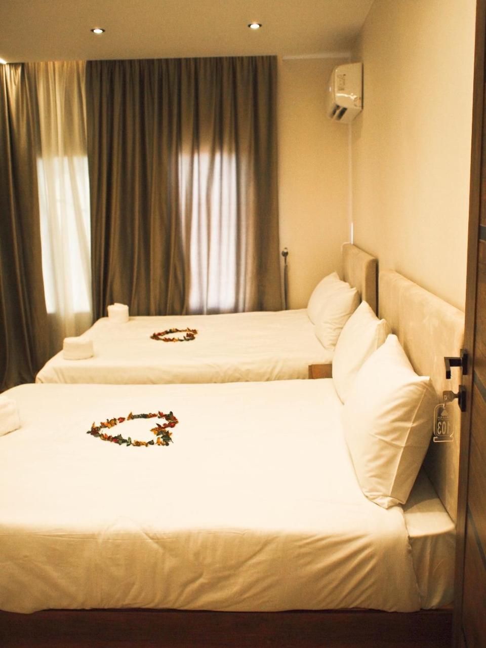 New Galleria Pyramids view inn - Photo 52