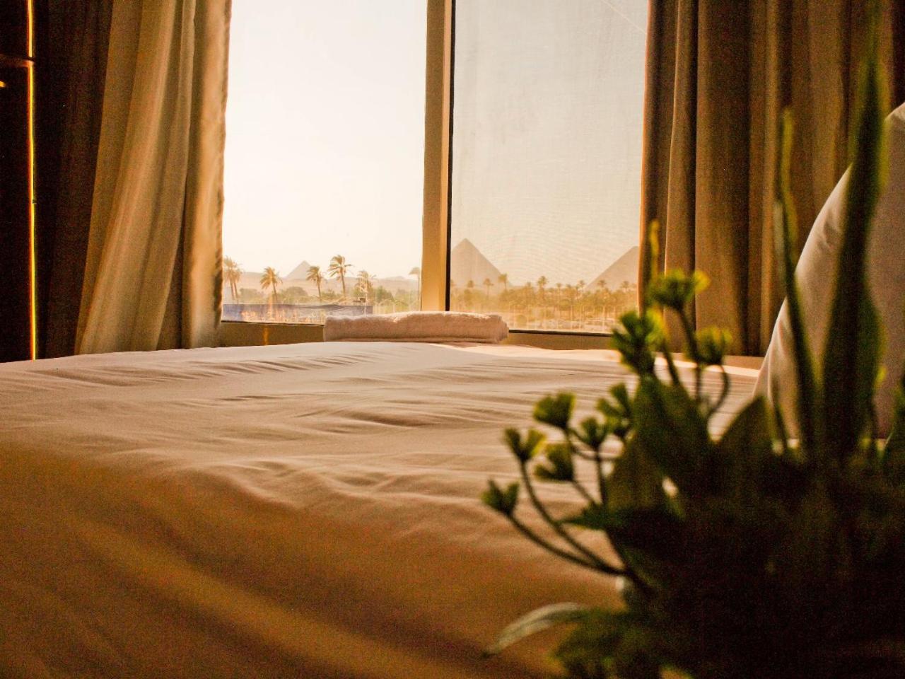 New Galleria Pyramids view inn - Photo 51