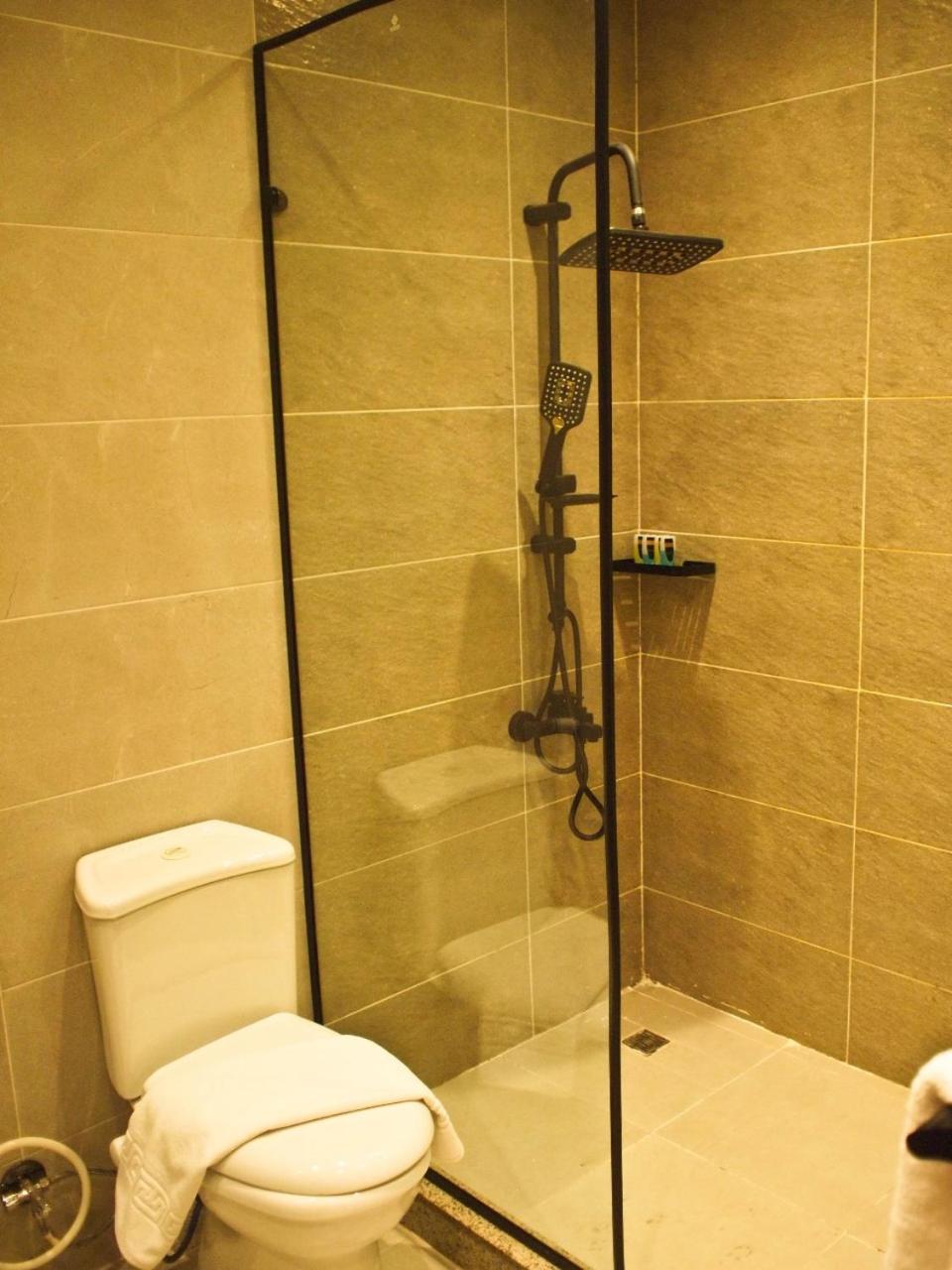 New Galleria Pyramids view inn - Photo 49