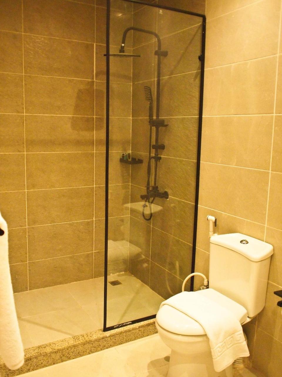 New Galleria Pyramids view inn - Photo 31