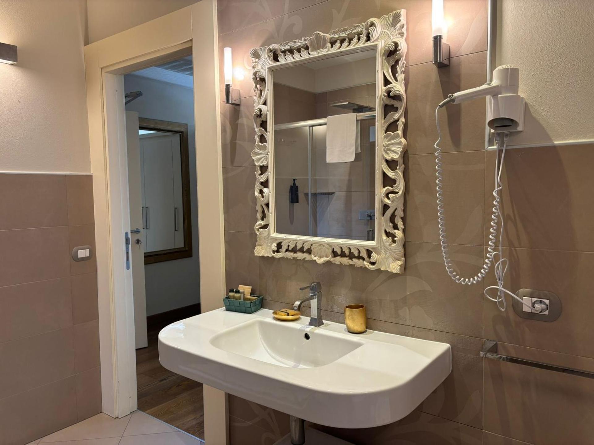 Oreste Suite - Photo 25