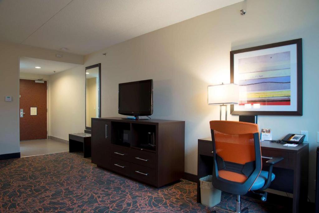 Best Western Plus Executive Inn - Photo 80