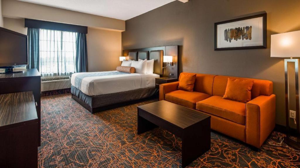 Best Western Plus Executive Inn - Photo 109