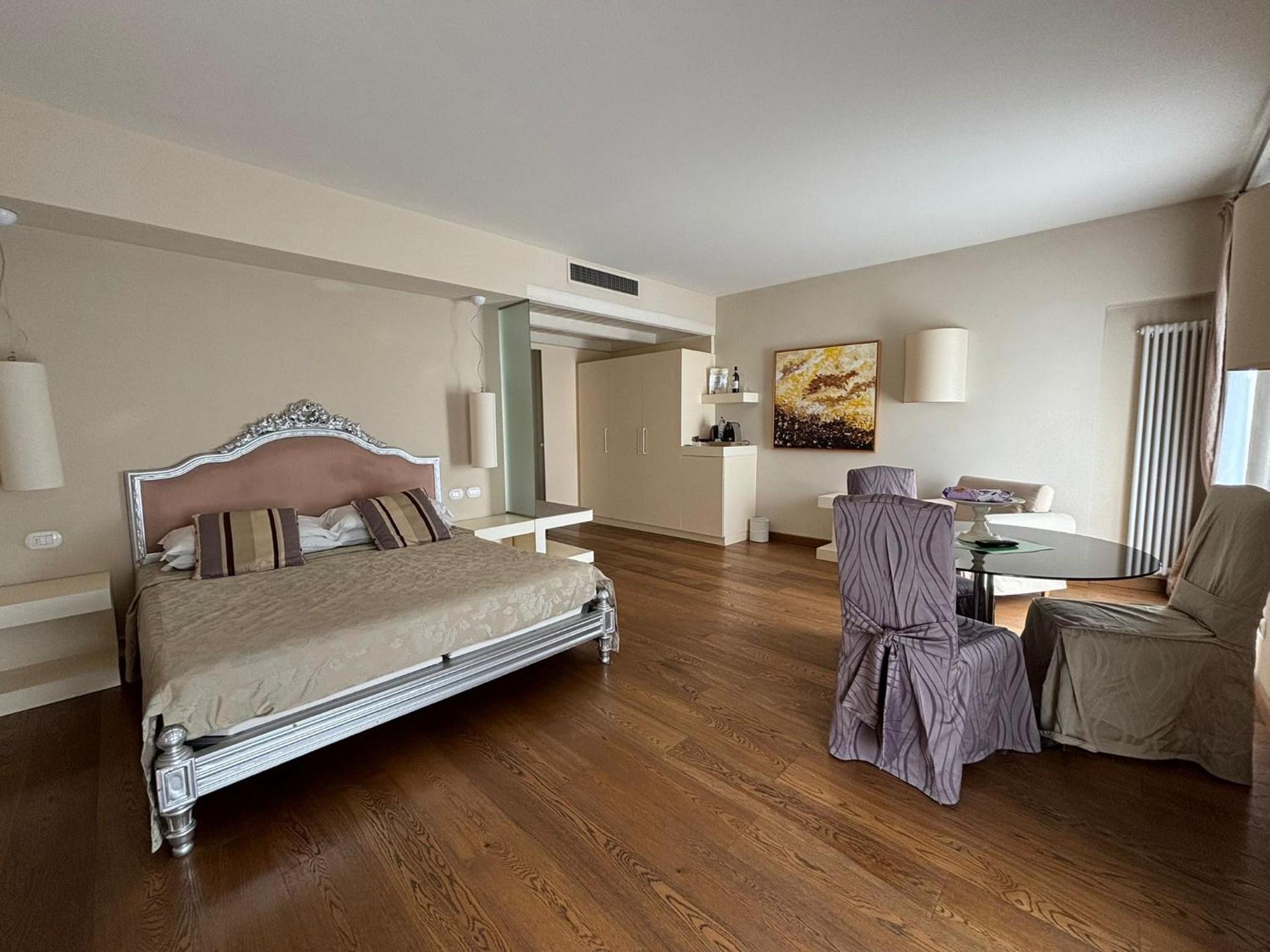 Oreste Suite - Photo 27