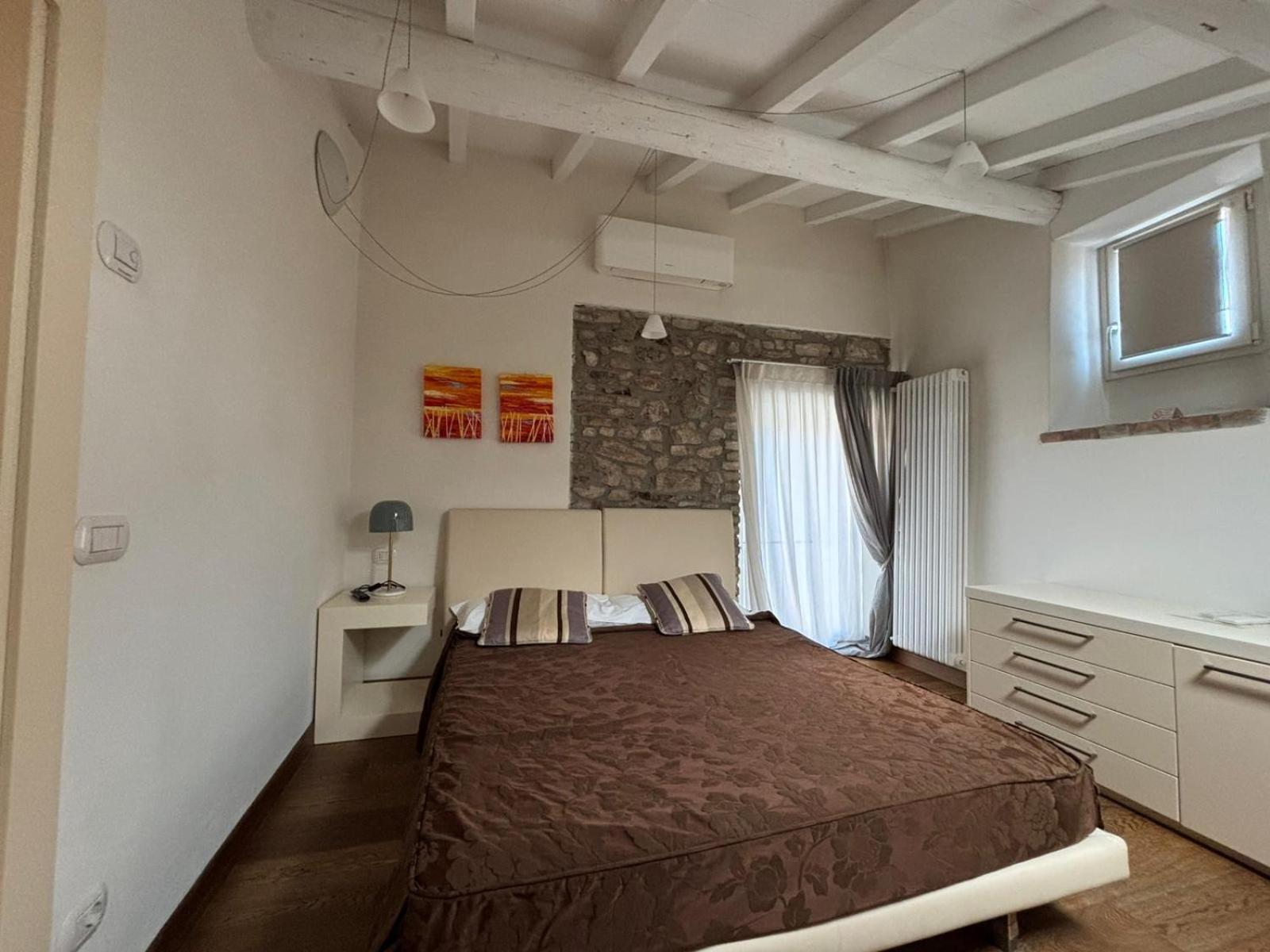 Double Room Attic - Split Level 