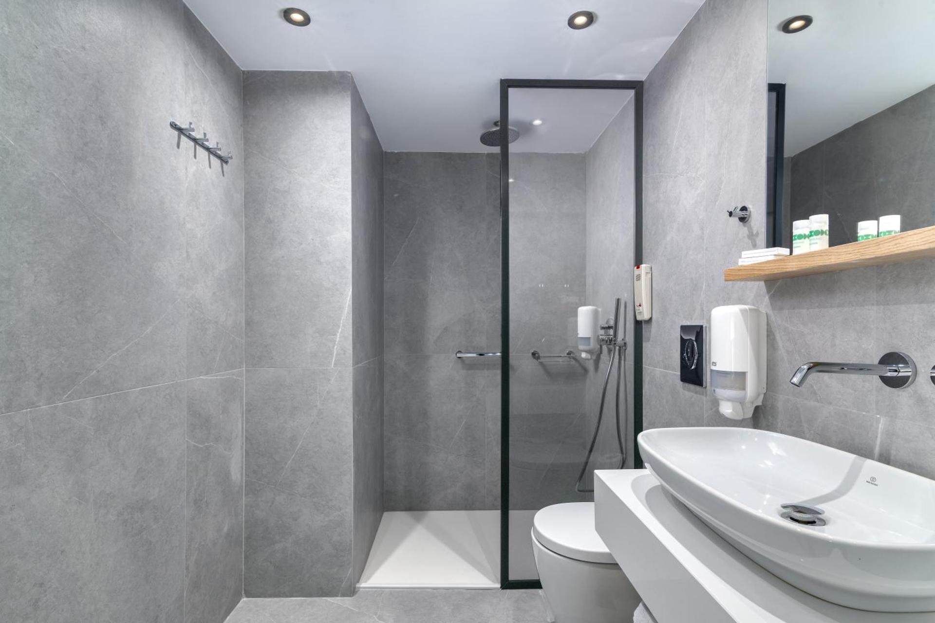 Superior Kids Suite Apartment Garden View - Photo 4