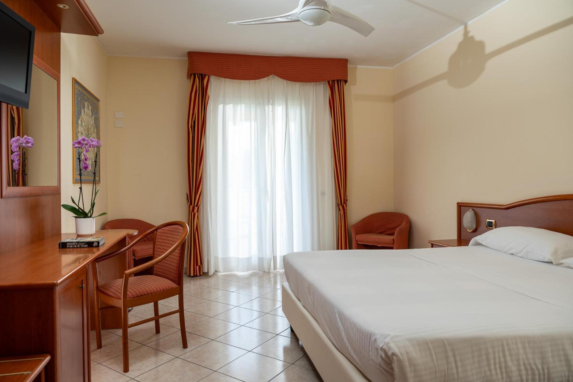 Hotel Regina - Photo 33