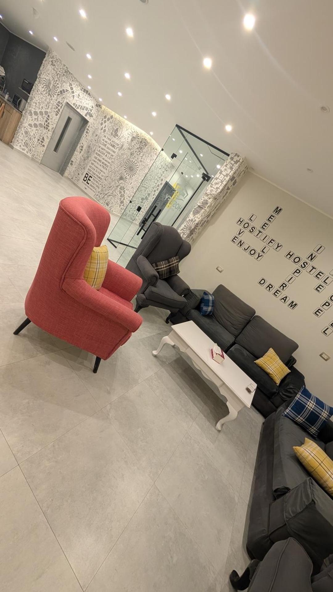 Hostify Hostel - Photo 2