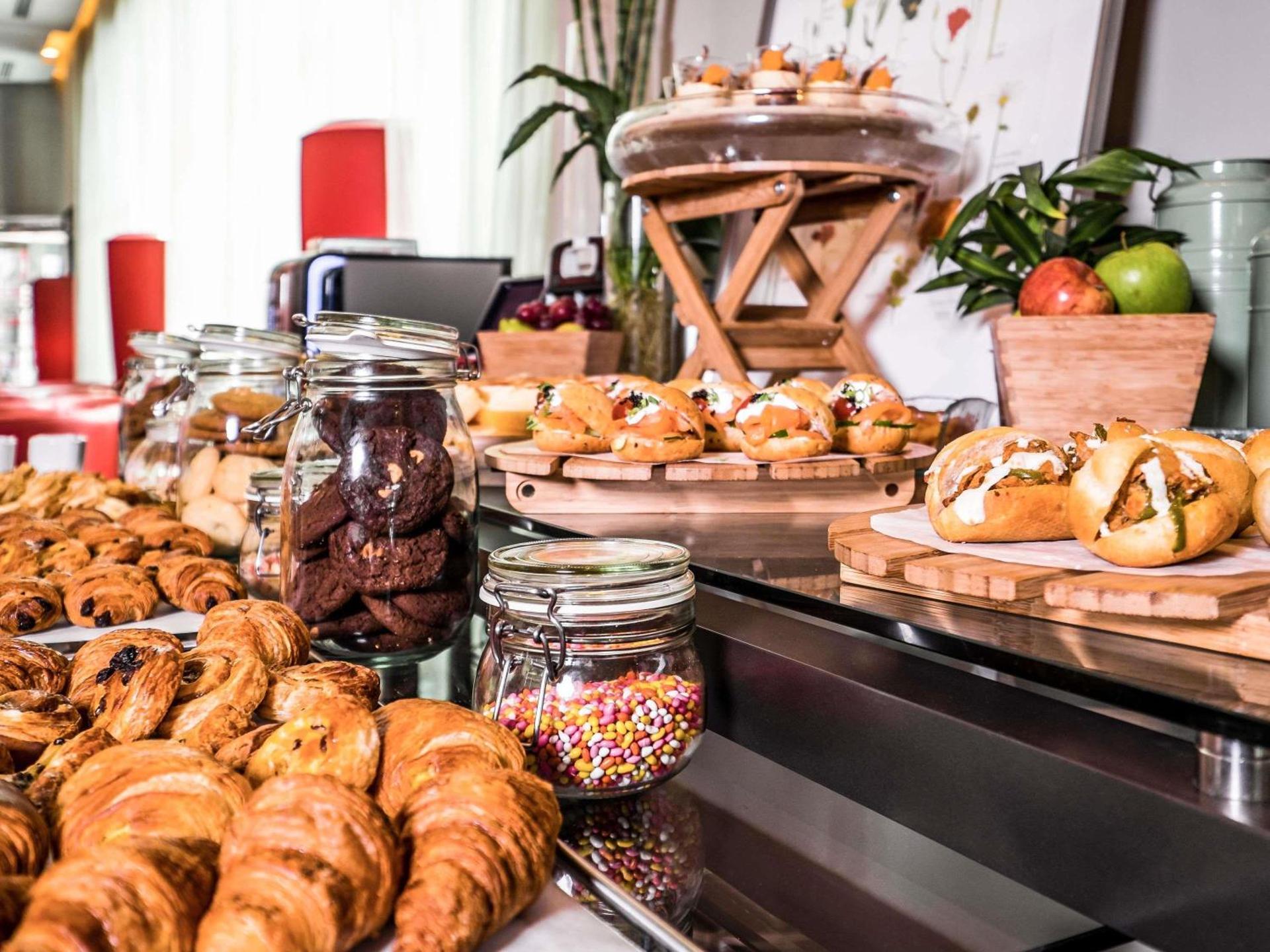 ibis Mall Avenue Dubai - Photo 52