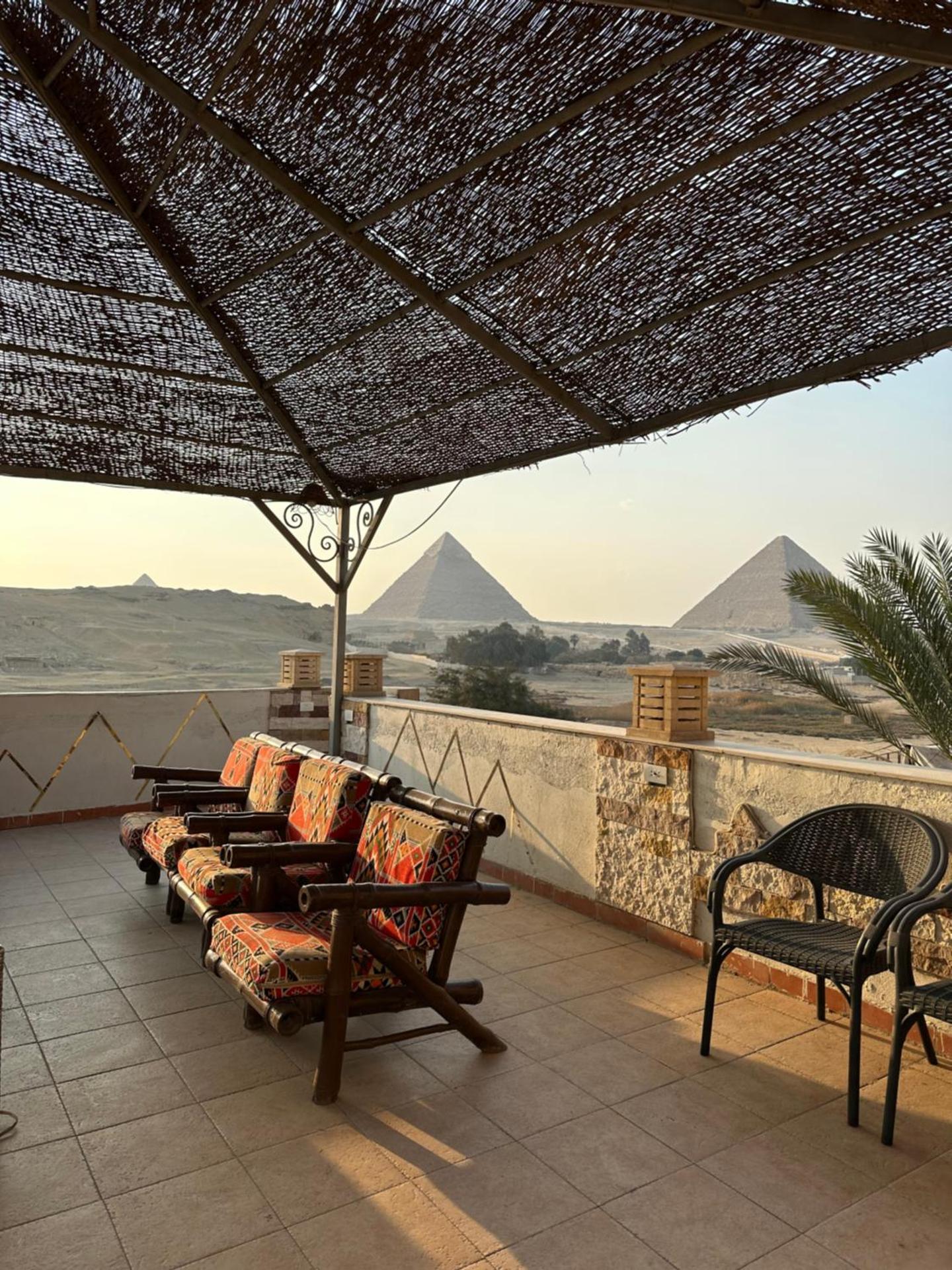 Great Sun Pyramids Inn