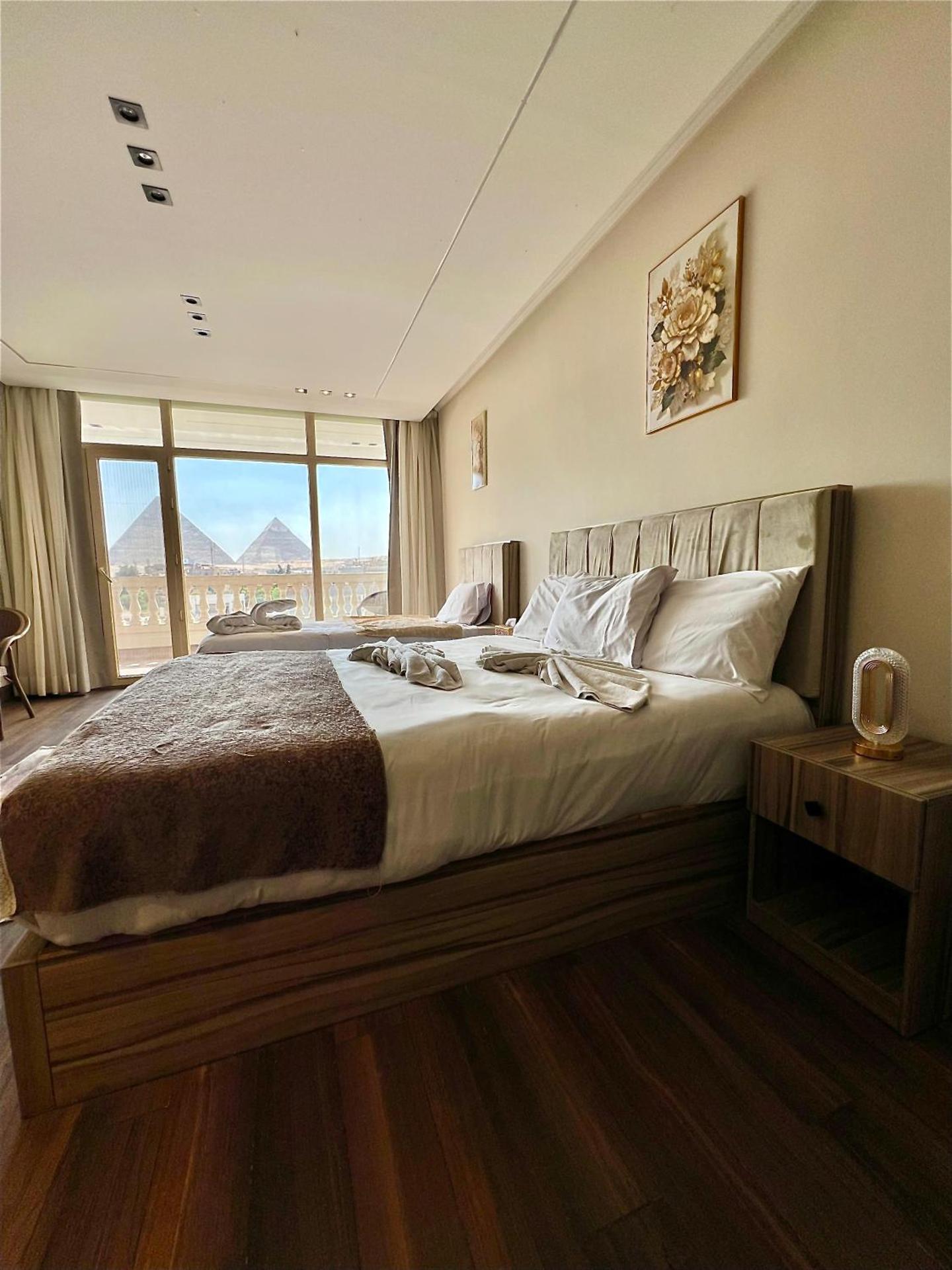 Roone pyramids view inn - Photo 70