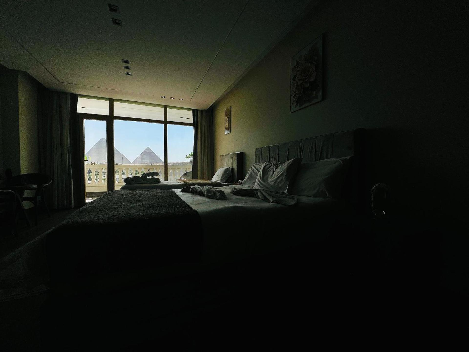 Roone pyramids view inn - Photo 71