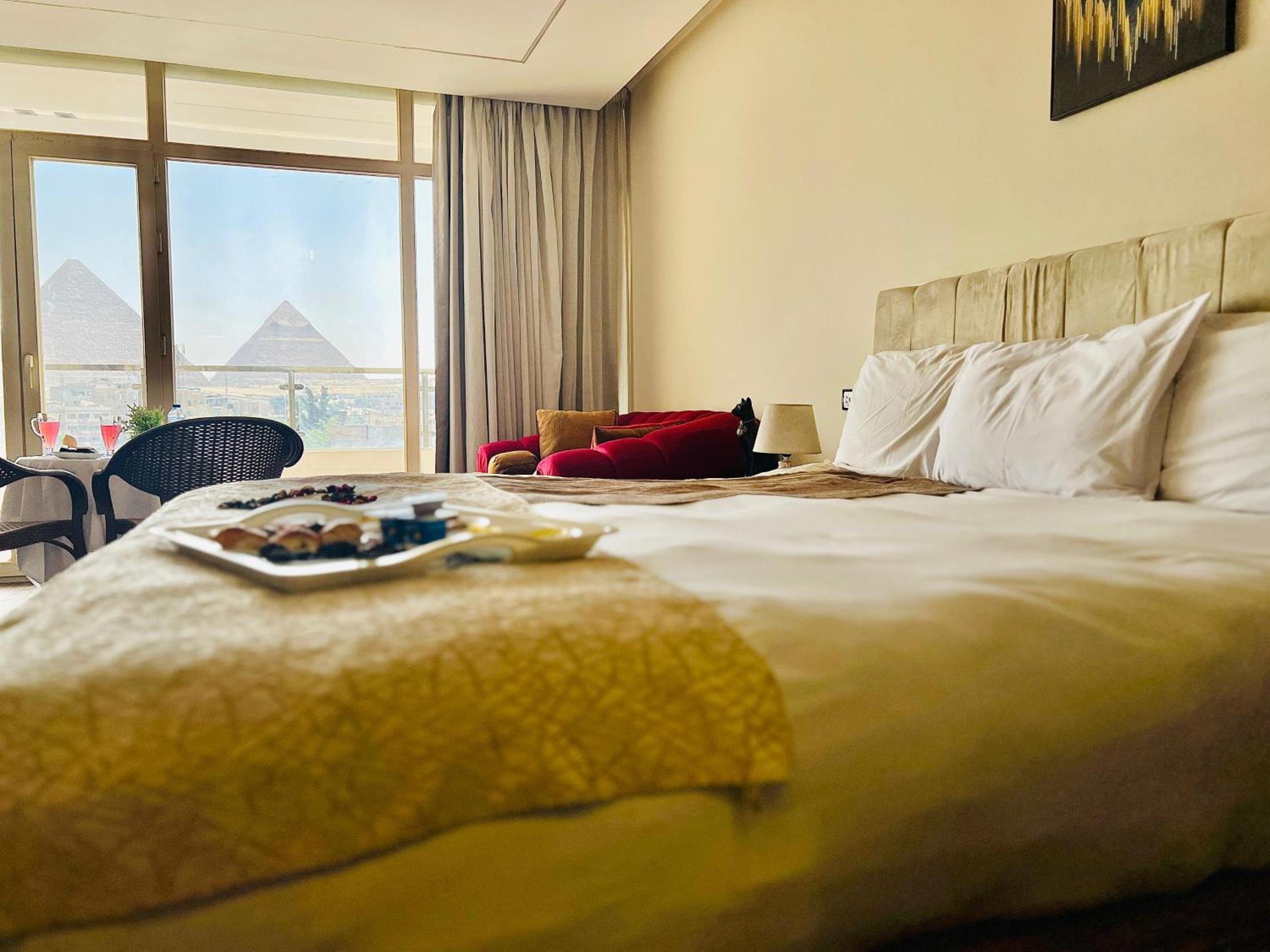 Roone pyramids view inn - Photo 7